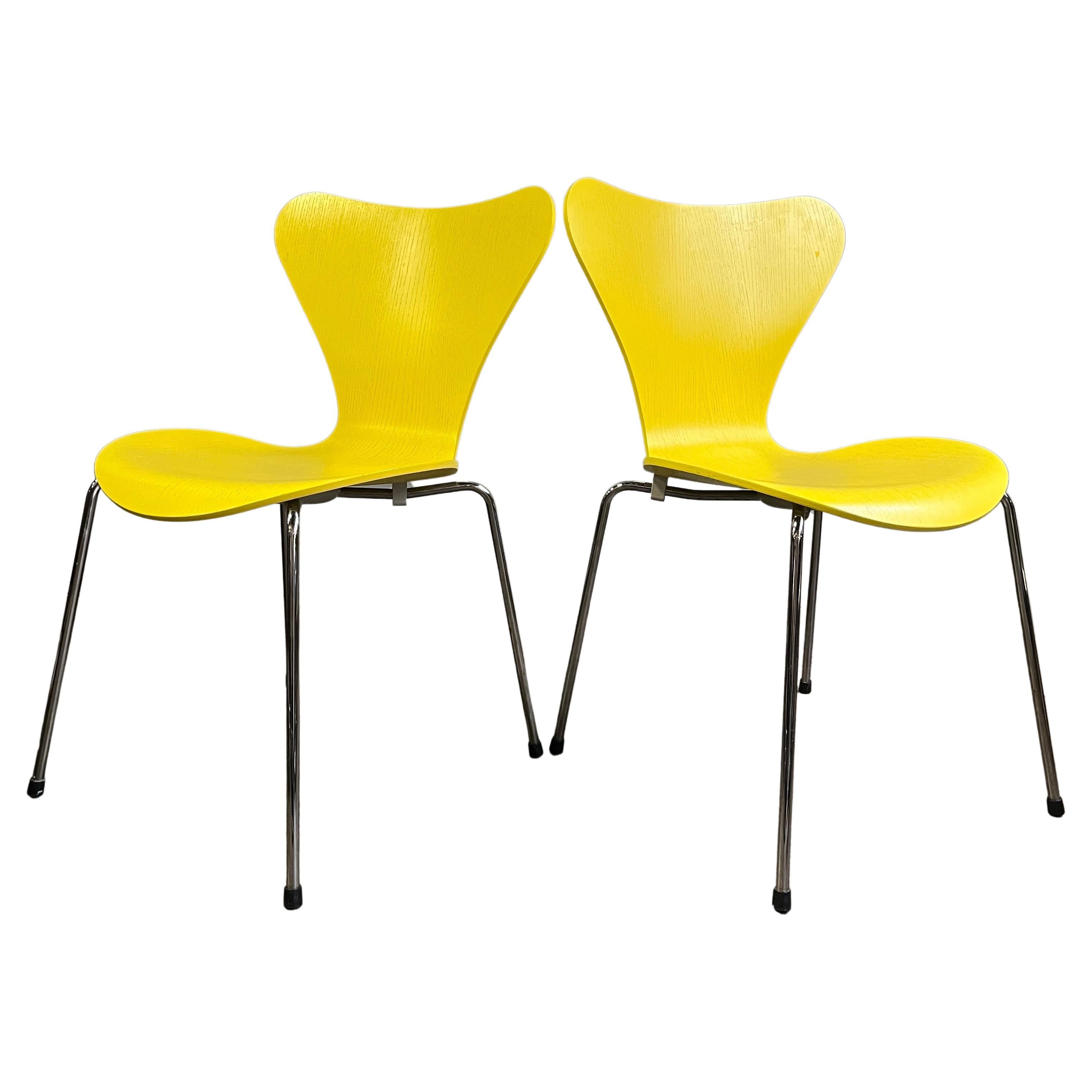 20ième siècle Série 7 chaises Arne Jacobsen du milieu du siècle Sunny Yellow en vente