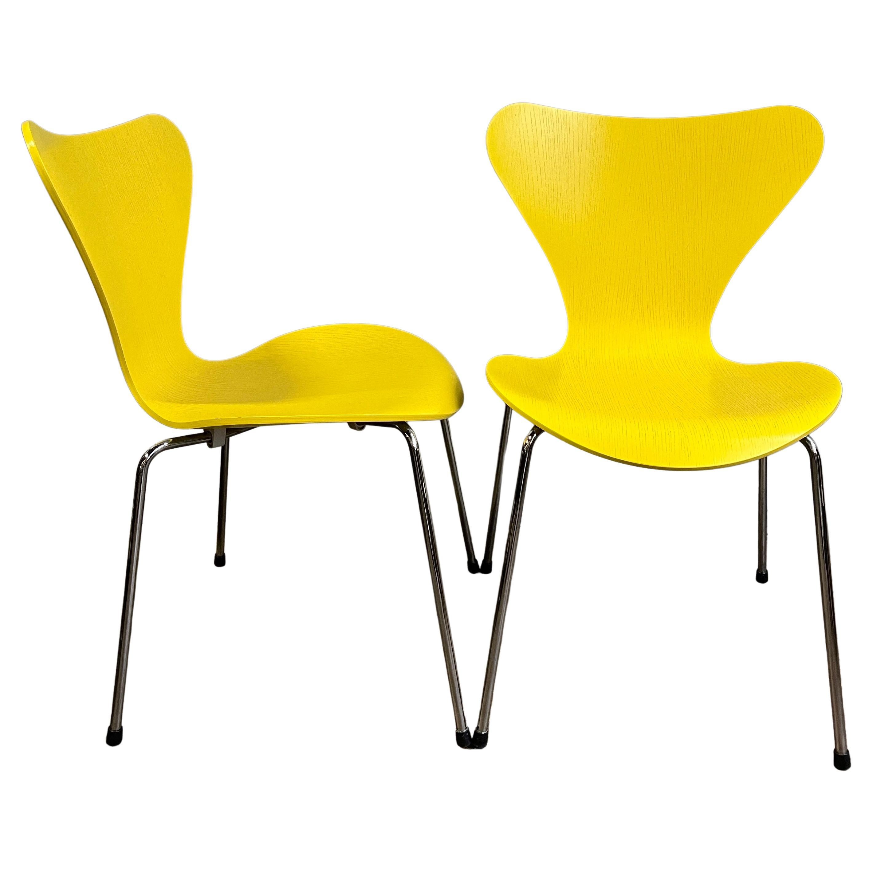 Acier Série 7 chaises Arne Jacobsen du milieu du siècle Sunny Yellow en vente