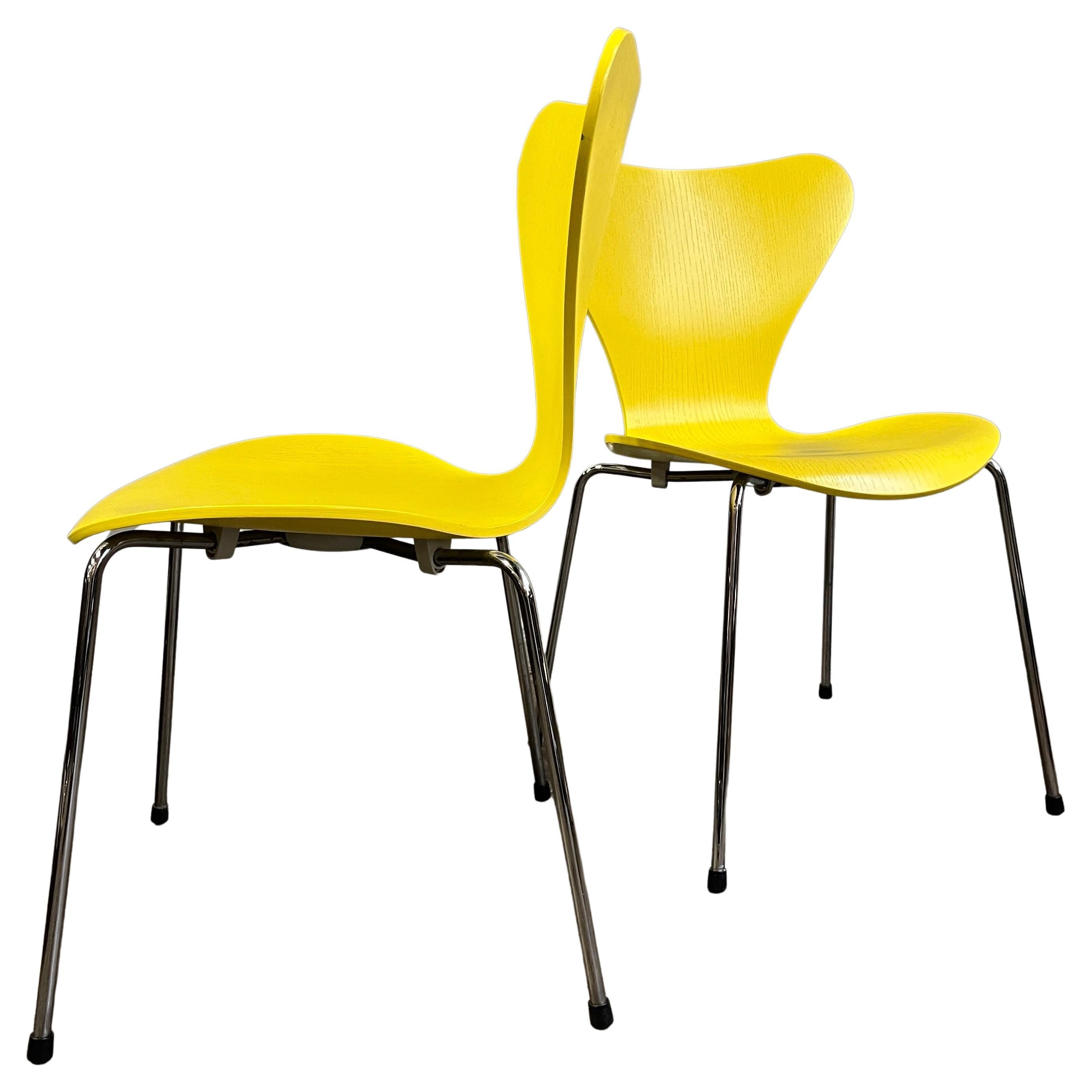 Série 7 chaises Arne Jacobsen du milieu du siècle Sunny Yellow en vente