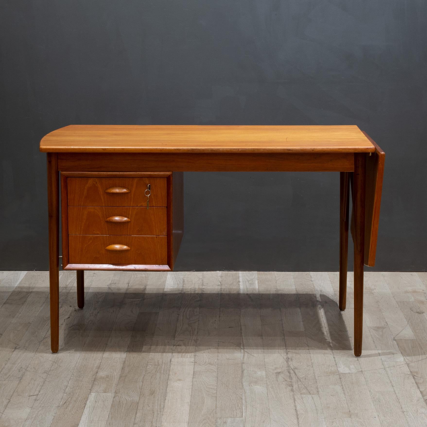 chest of drawers with extendable desk