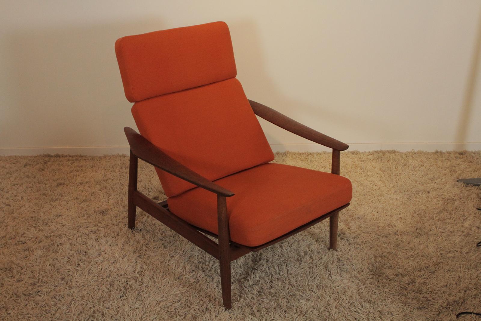Midcentury Arne Vodder for France & Sons recliner with original fabric # FD-164
Dimensions: 31