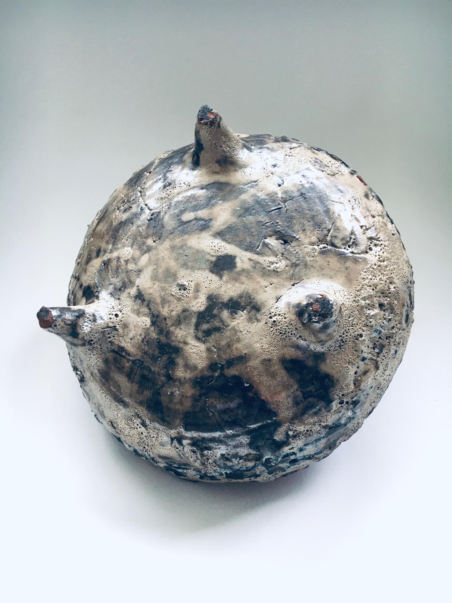 Piatto figurato mistico in ceramica d'arte del Medioevo, Belgio, anni '60 in vendita 3