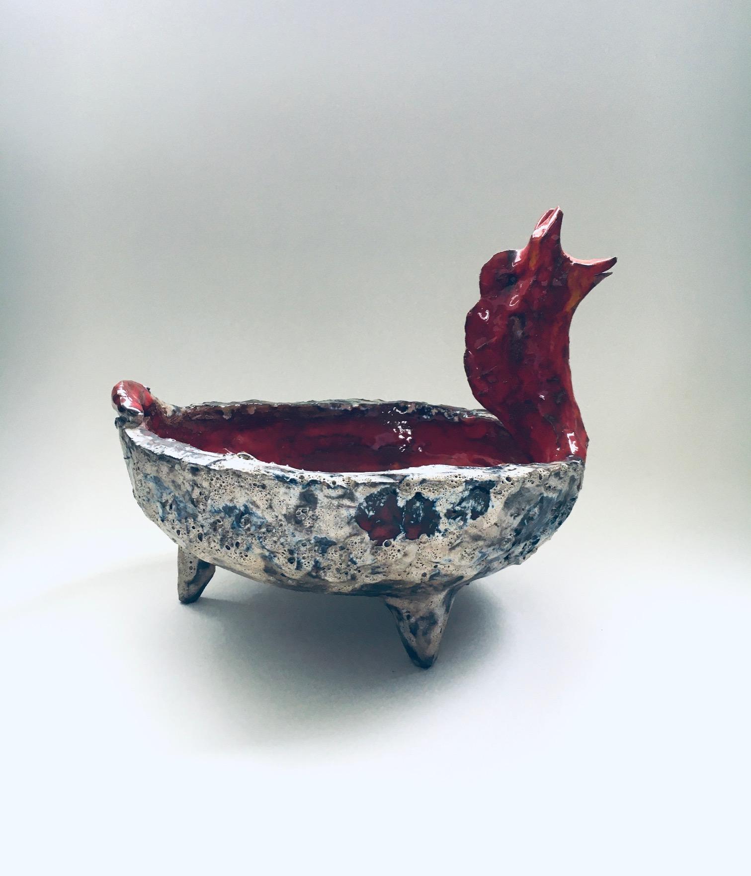 Mystische figurale Schale aus Keramik aus der Mitte des Jahrhunderts, Belgien 1960er Jahre (Mitte des 20. Jahrhunderts) im Angebot