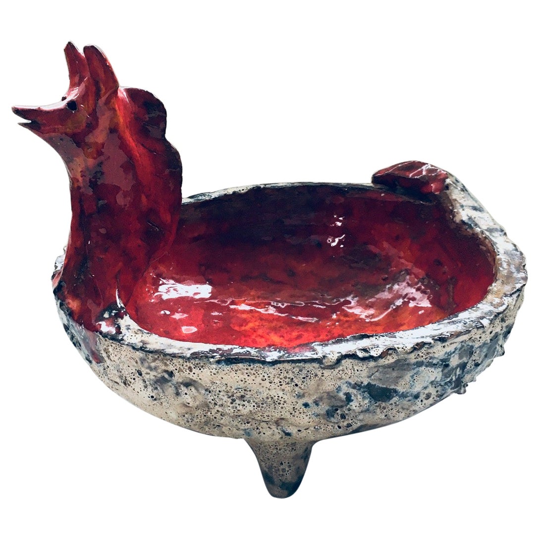 Plat figuratif mystique en céramique d'art du milieu du siècle, Belgique, années 1960