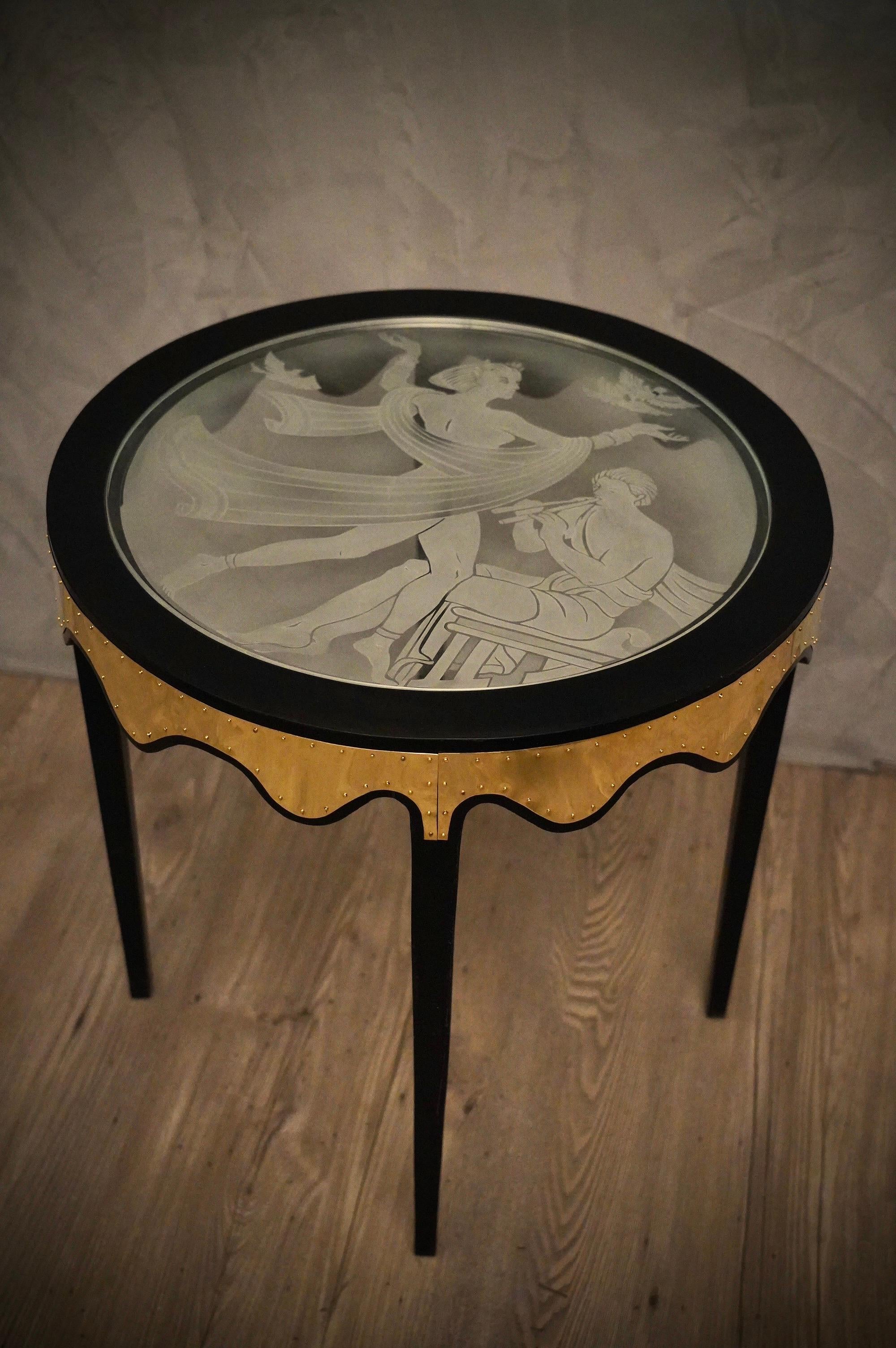 Midcentury Art Glass Schwarzer Schellack und Messing Italienische Sofa Beistelltische, 1950 (Moderne der Mitte des Jahrhunderts) im Angebot