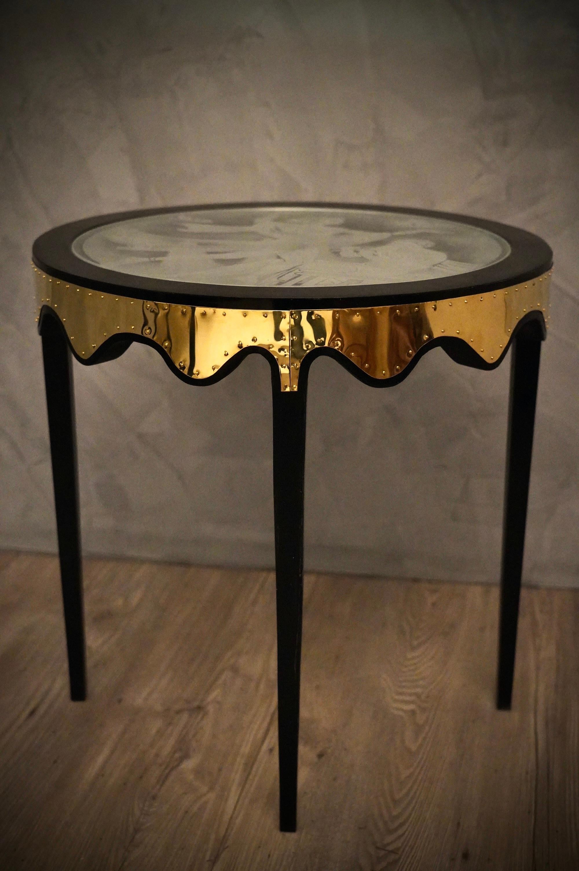Midcentury Art Glass Schwarzer Schellack und Messing Italienische Sofa Beistelltische, 1950 im Angebot 5