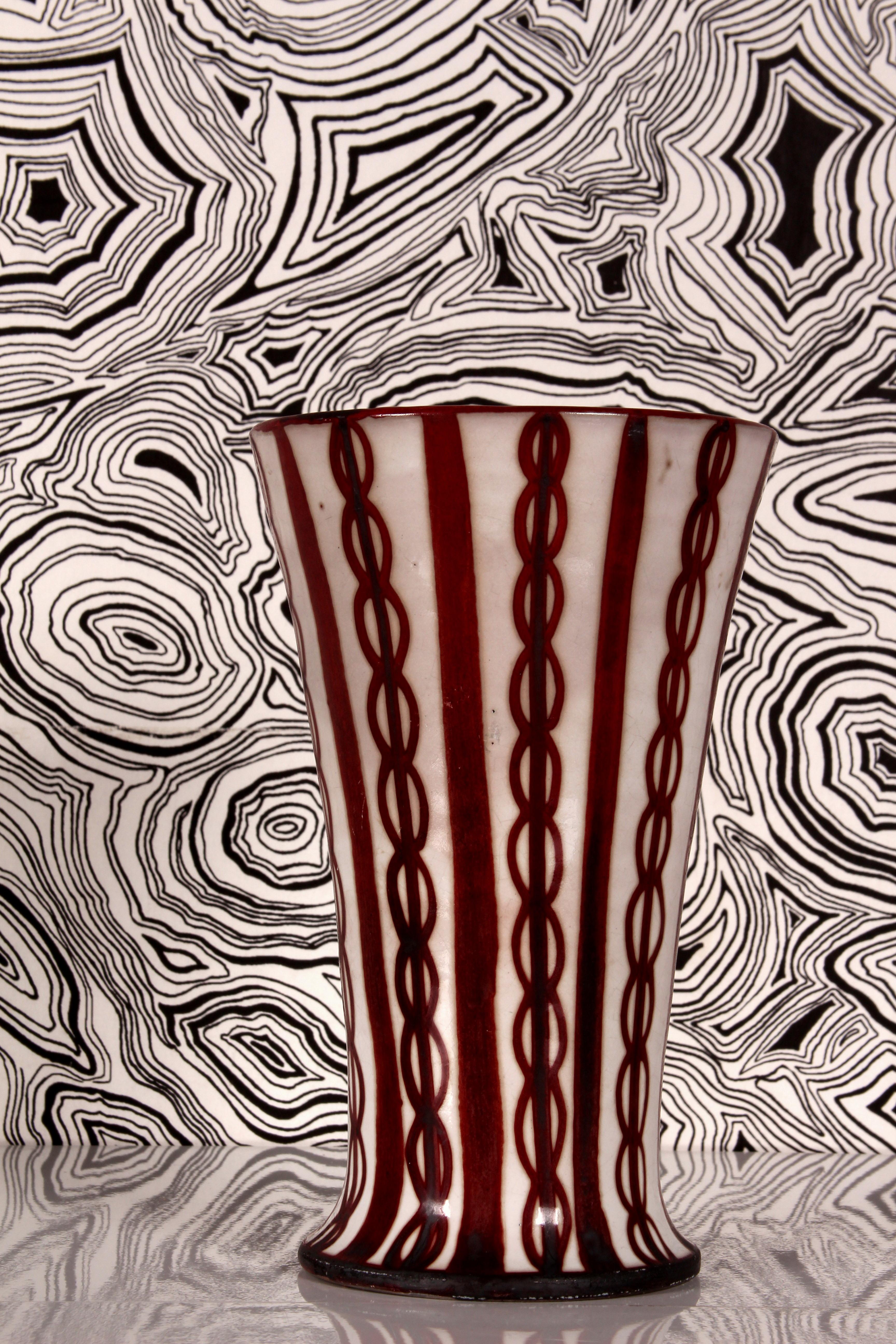 Dipinto a mano ceramica d'arte di metà secolo SET di cachepot e vaso entrambi con lo stesso smalto lucido unico in vendita