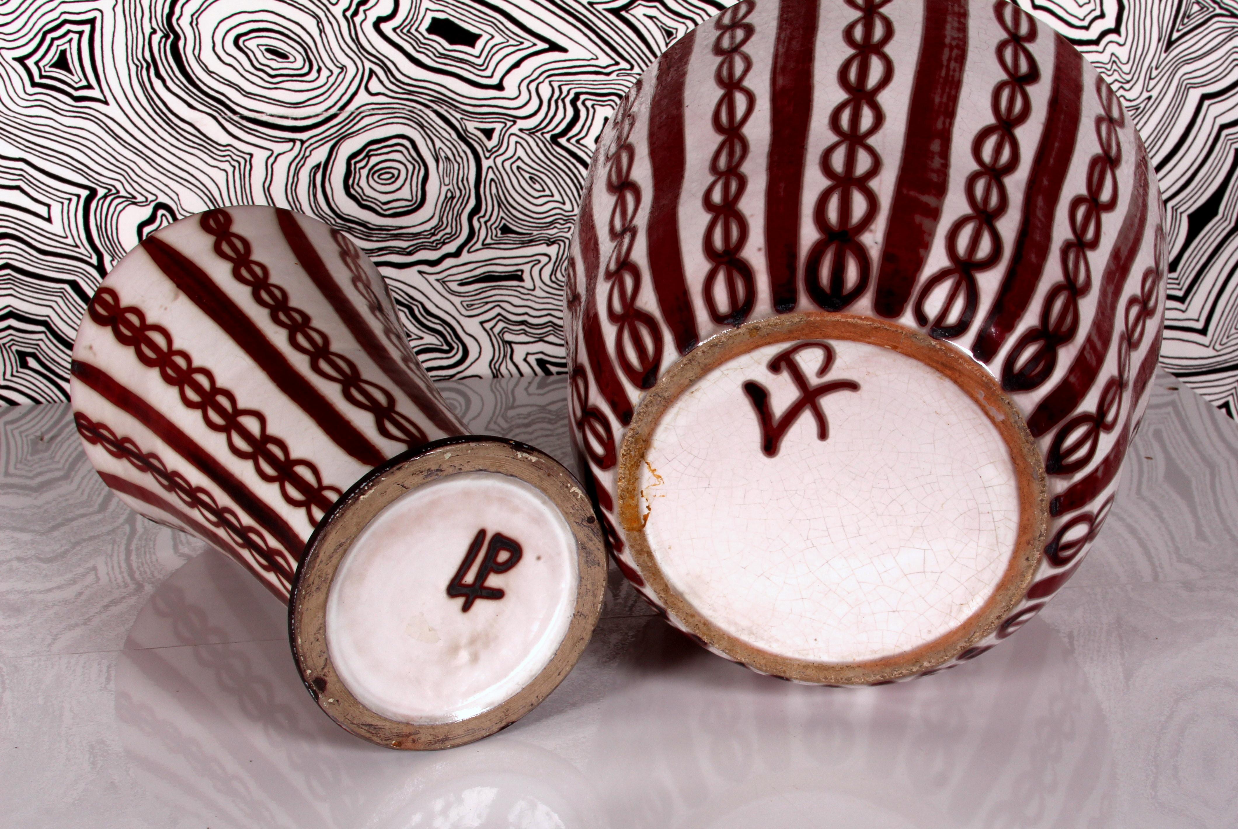 Metà XX secolo ceramica d'arte di metà secolo SET di cachepot e vaso entrambi con lo stesso smalto lucido unico in vendita