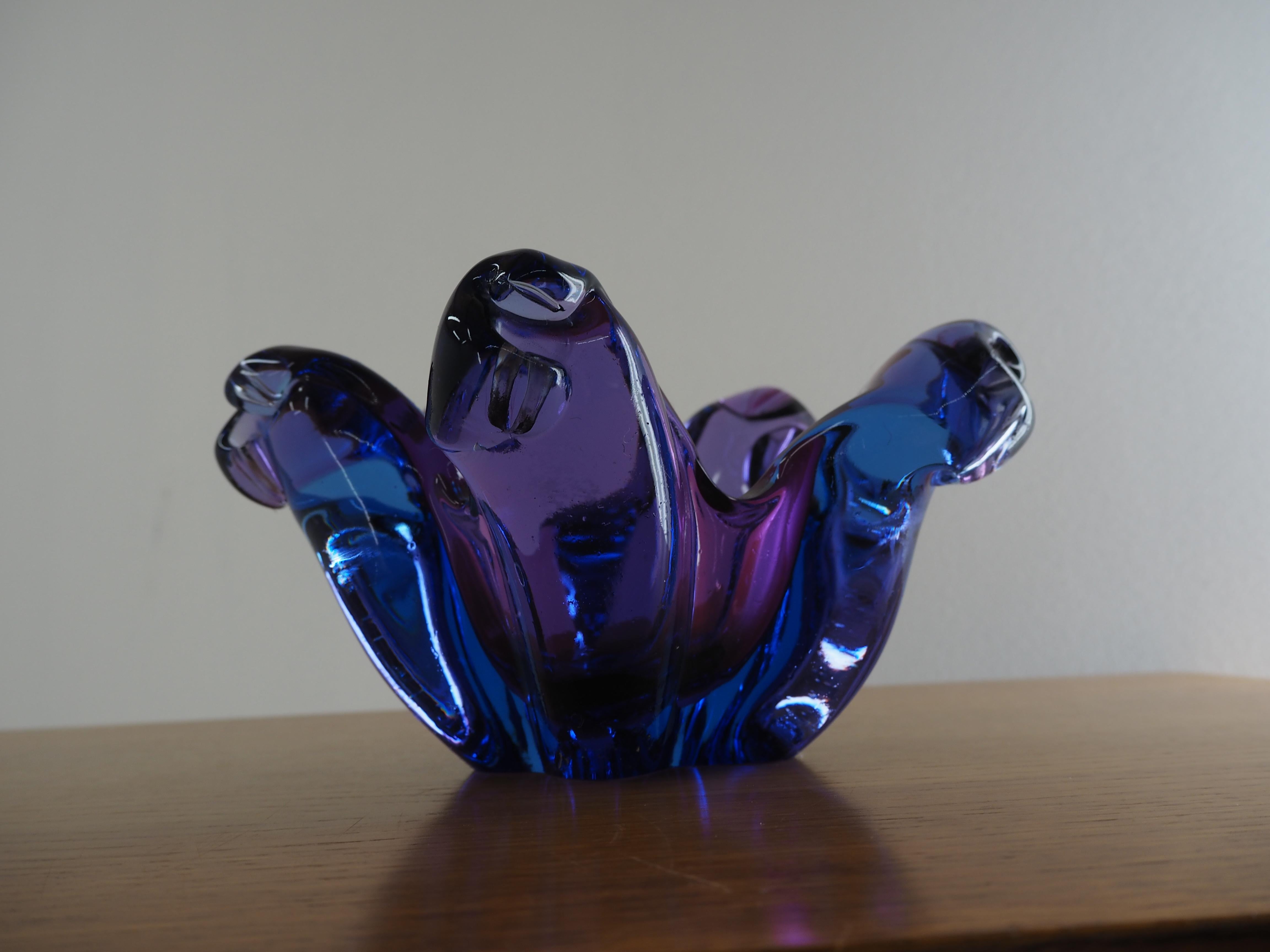 Midcentury Artglass Bowl, from Czechoslovakia, 1950s 3