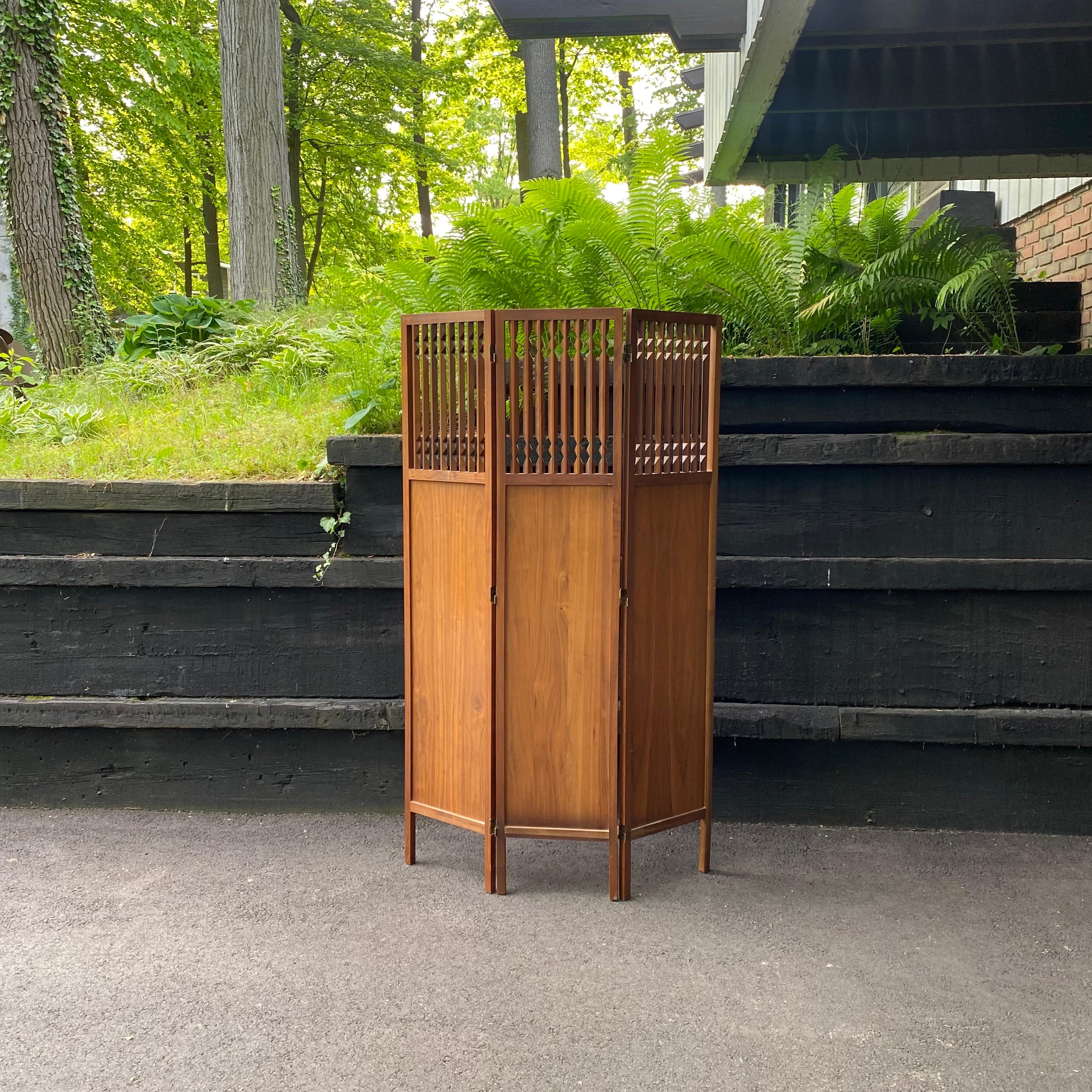 Mid-Century Modern Midcentury Arthur Umanoff Washington Woodcraft 1964 Walnut Room Divider Screen