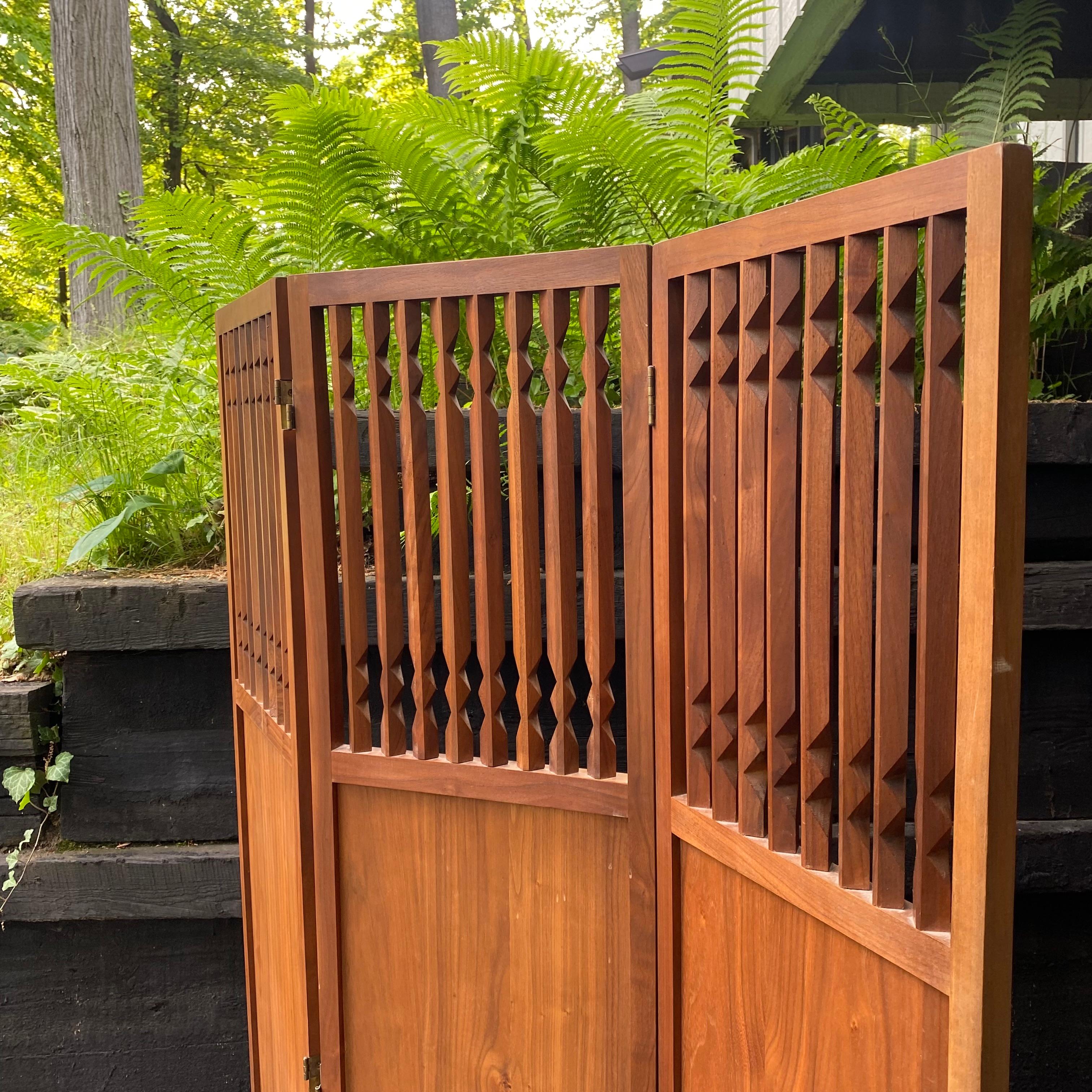 20th Century Midcentury Arthur Umanoff Washington Woodcraft 1964 Walnut Room Divider Screen
