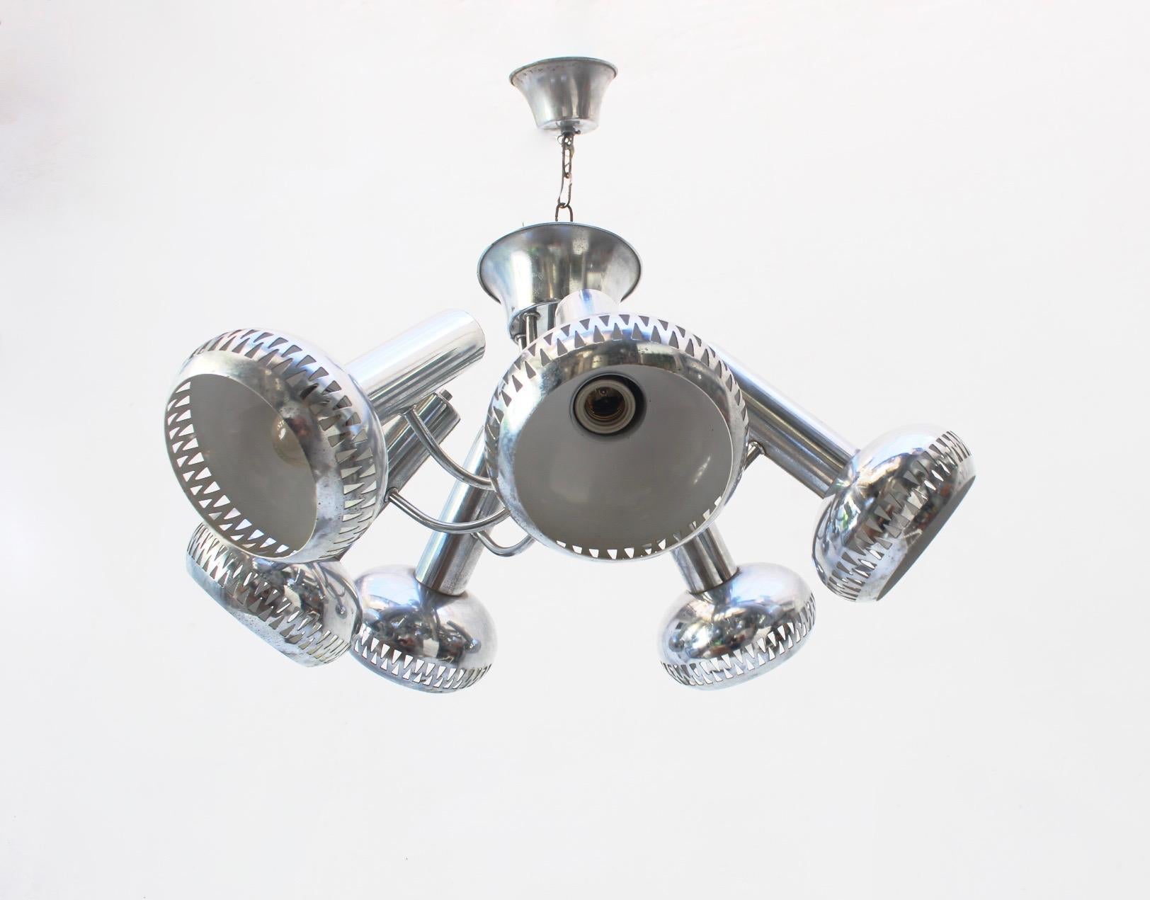 Midcentury Articulated Multi Focus Spider Chromed Pendant Lamp, Spain, 1970s.
Metal Body heigh without chain: 33 cm