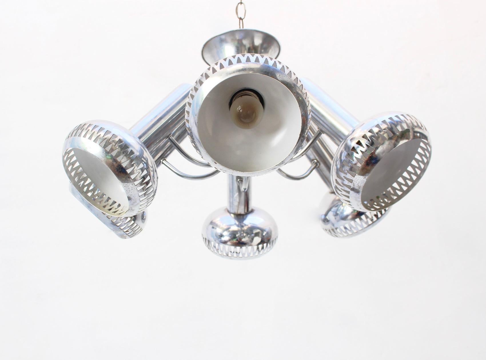 Midcentury Articulated Multi Focus Spider Chromed Pendant Lamp, 1970s In Good Condition For Sale In Valencia, Valencia