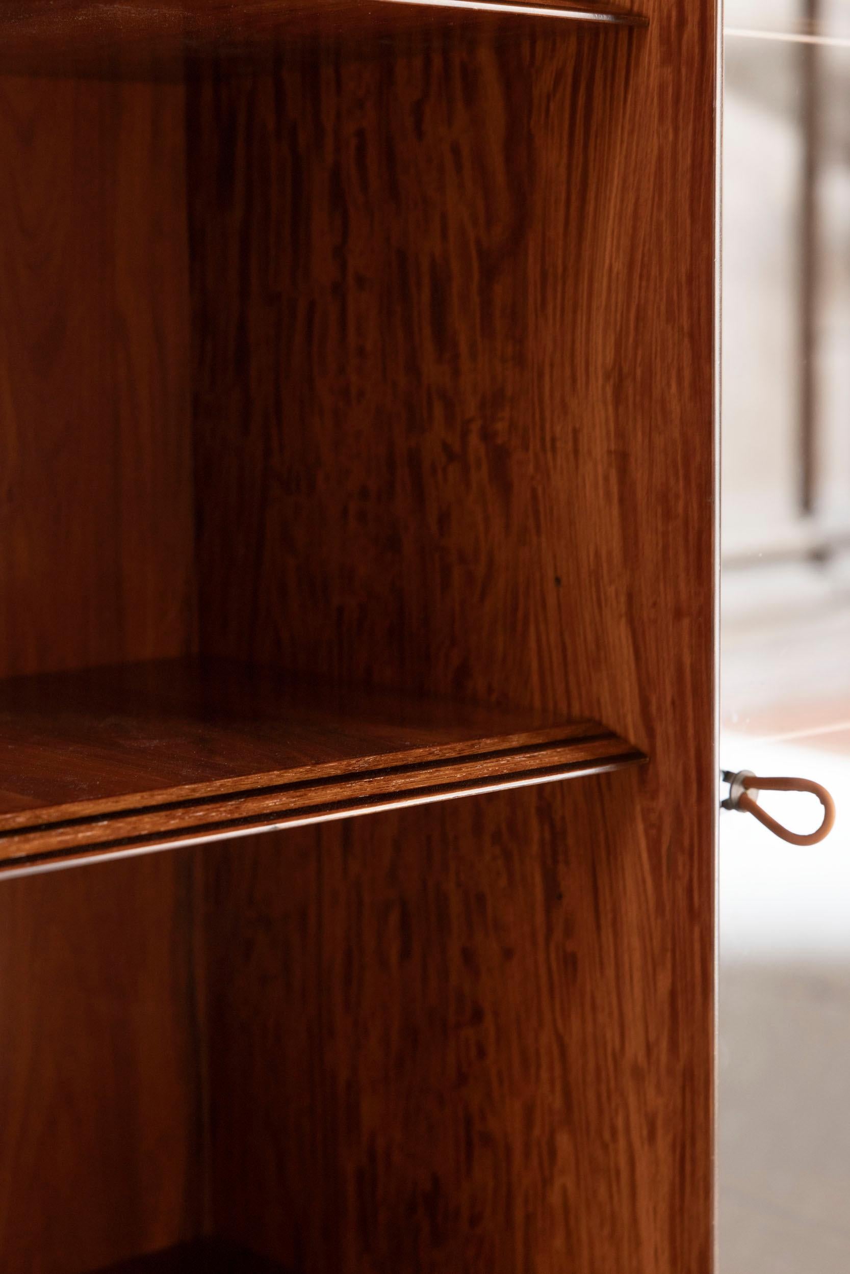 italien Midcentury  Bibliothèque en bois et cuir d'Afra et Tobia Scarpa pour Maxalto en vente