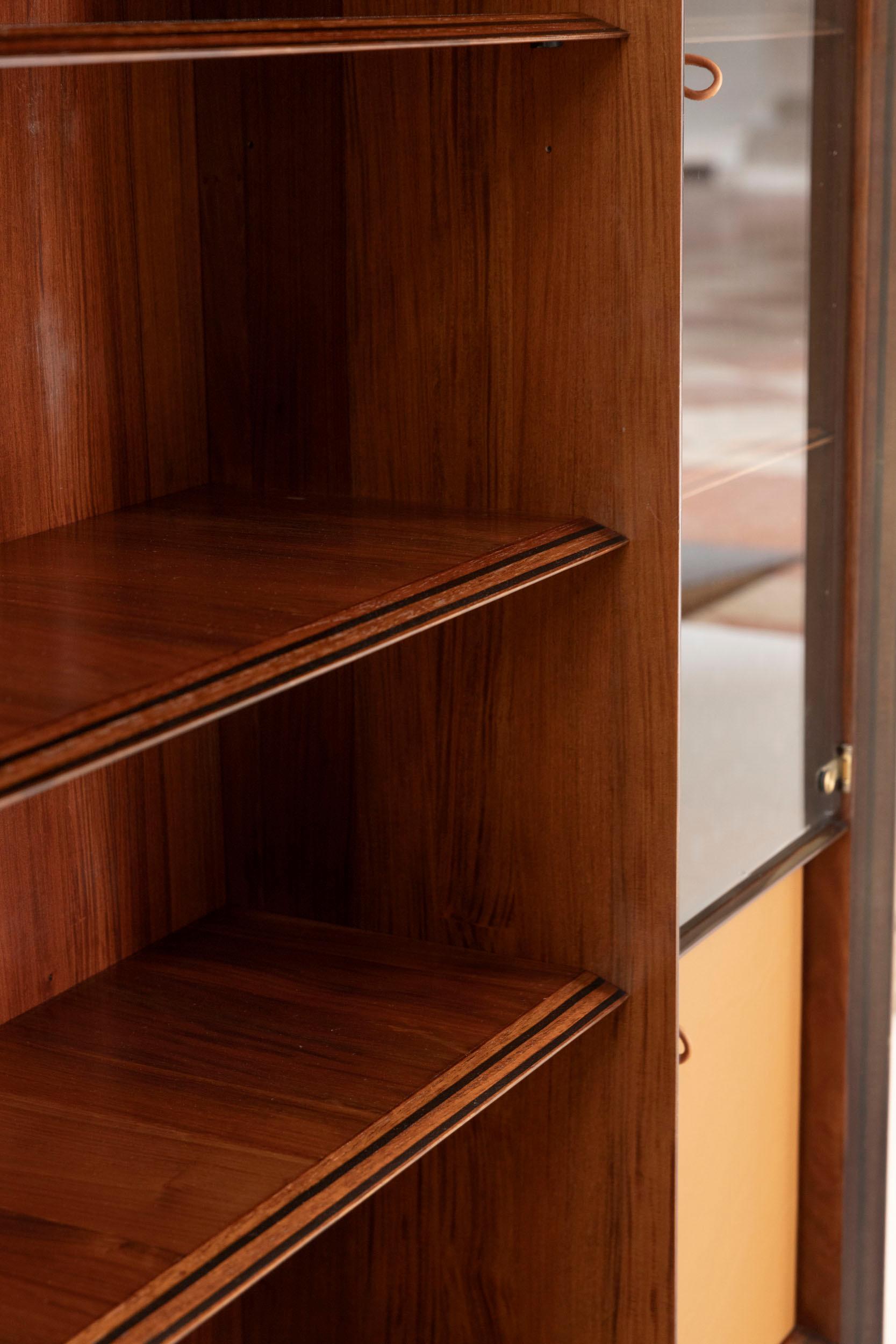Midcentury  Bibliothèque en bois et cuir d'Afra et Tobia Scarpa pour Maxalto en vente 1