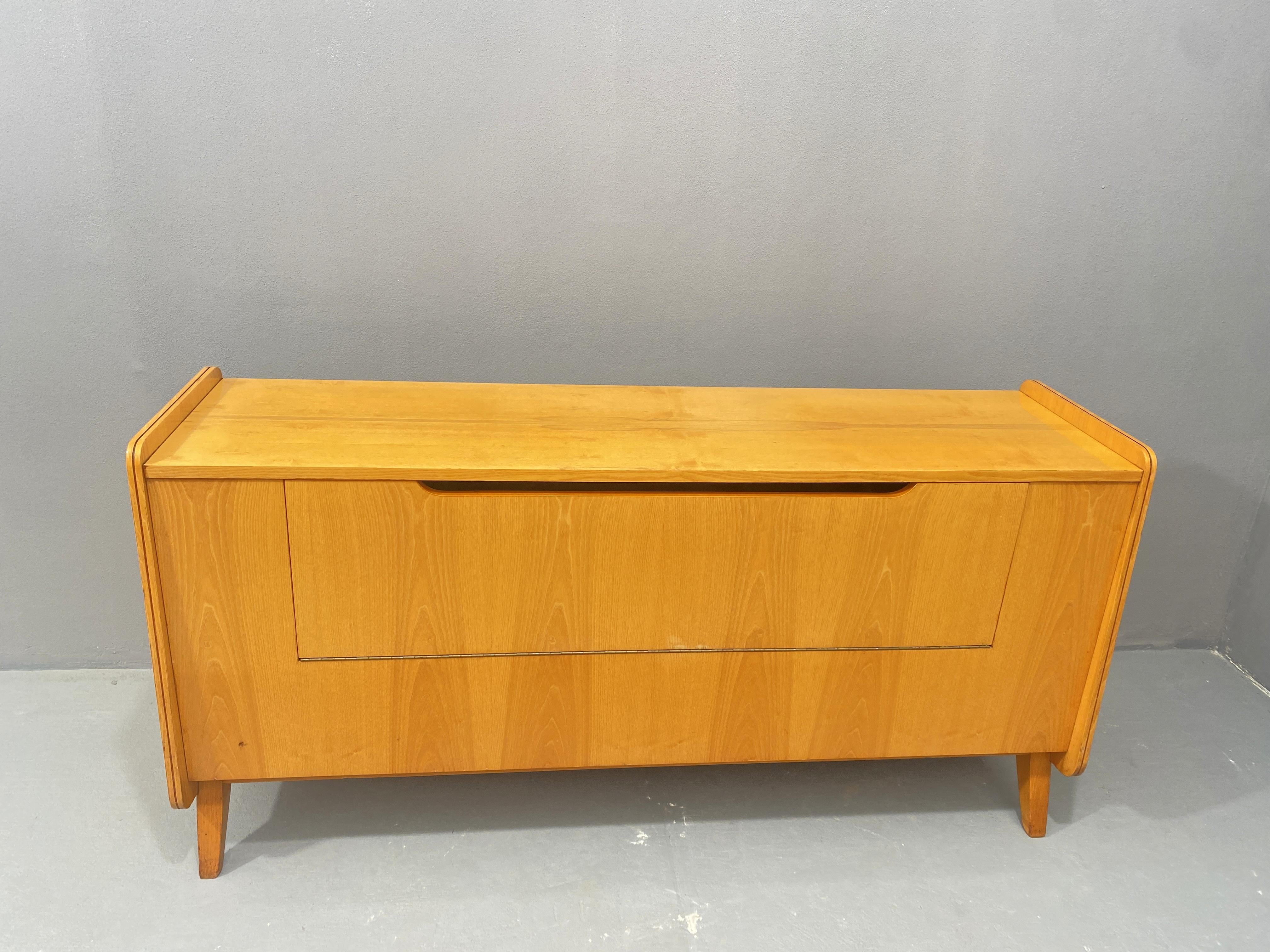 Midcentury ash wood dresser by F.Jirák for Tatra, 1960´s, Czechoslovakia In Good Condition For Sale In Prague 8, CZ