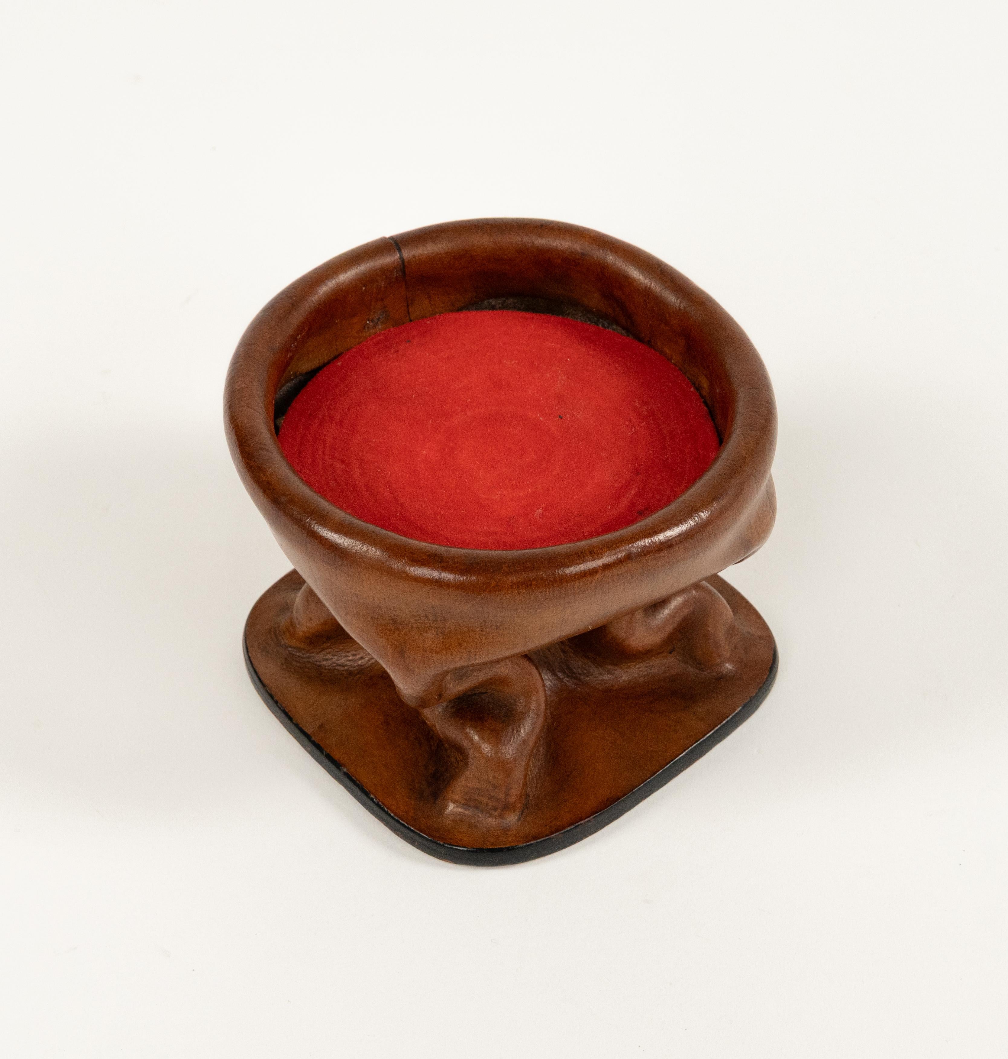 Midcentury Ashtray in Curved Leather and Glass Jacques Adnet Style, Italy 1970 For Sale 10
