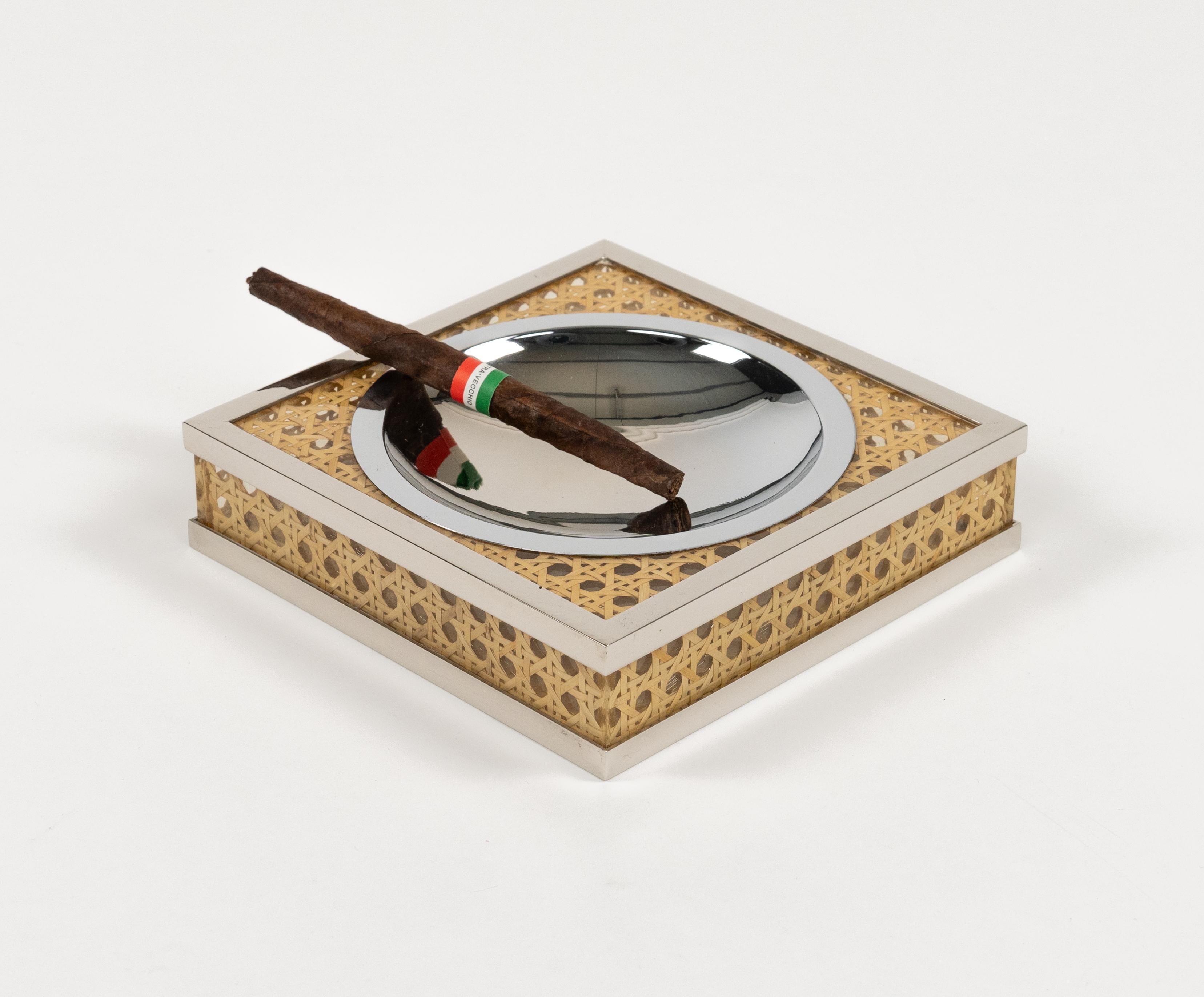 Aschenbecher aus Lucite, Rattan und Chrom im Christian Dior-Stil aus der Mitte des Jahrhunderts, Italien 1970er Jahre im Angebot 4