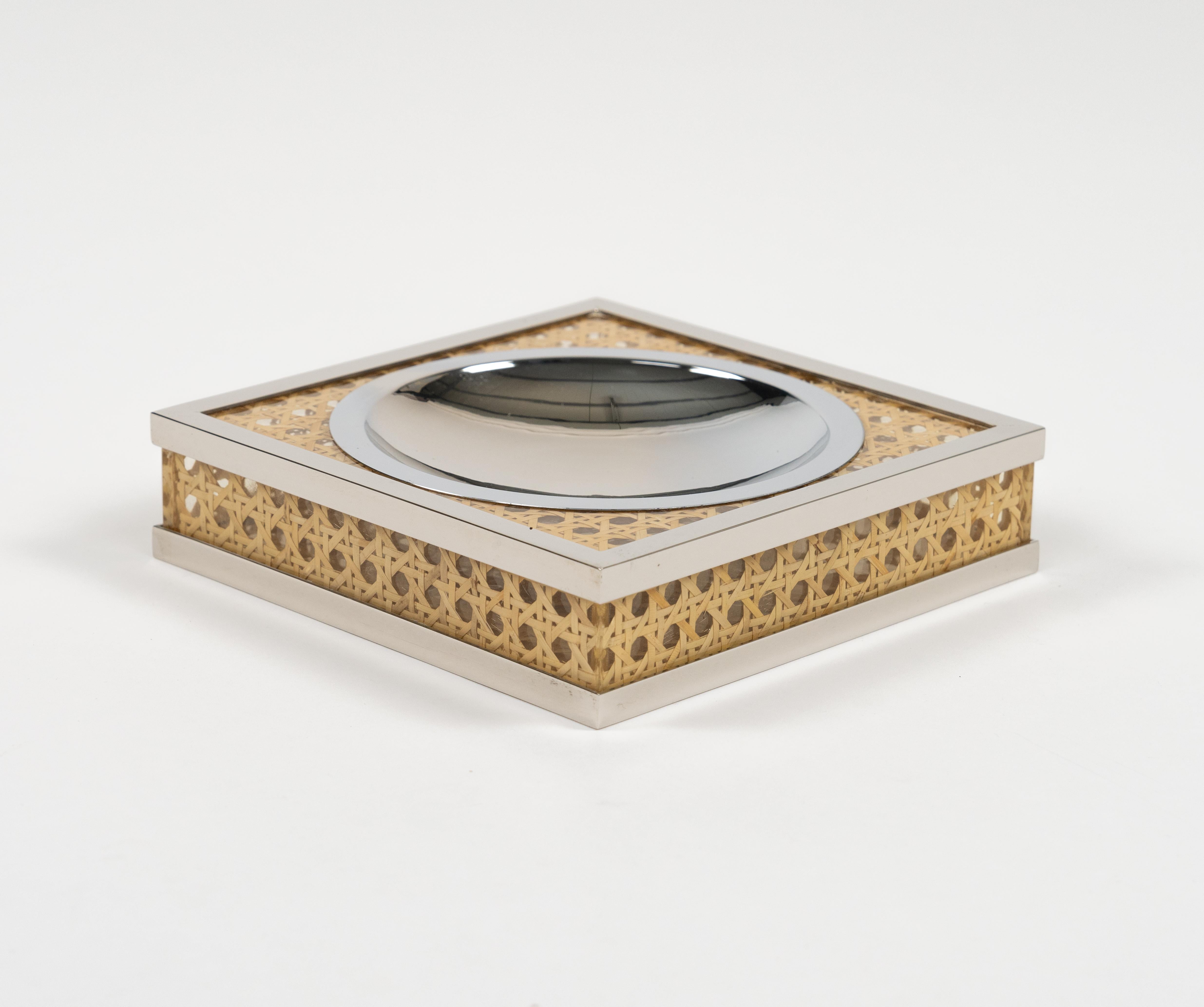 Aschenbecher aus Lucite, Rattan und Chrom im Christian Dior-Stil aus der Mitte des Jahrhunderts, Italien 1970er Jahre im Angebot 5
