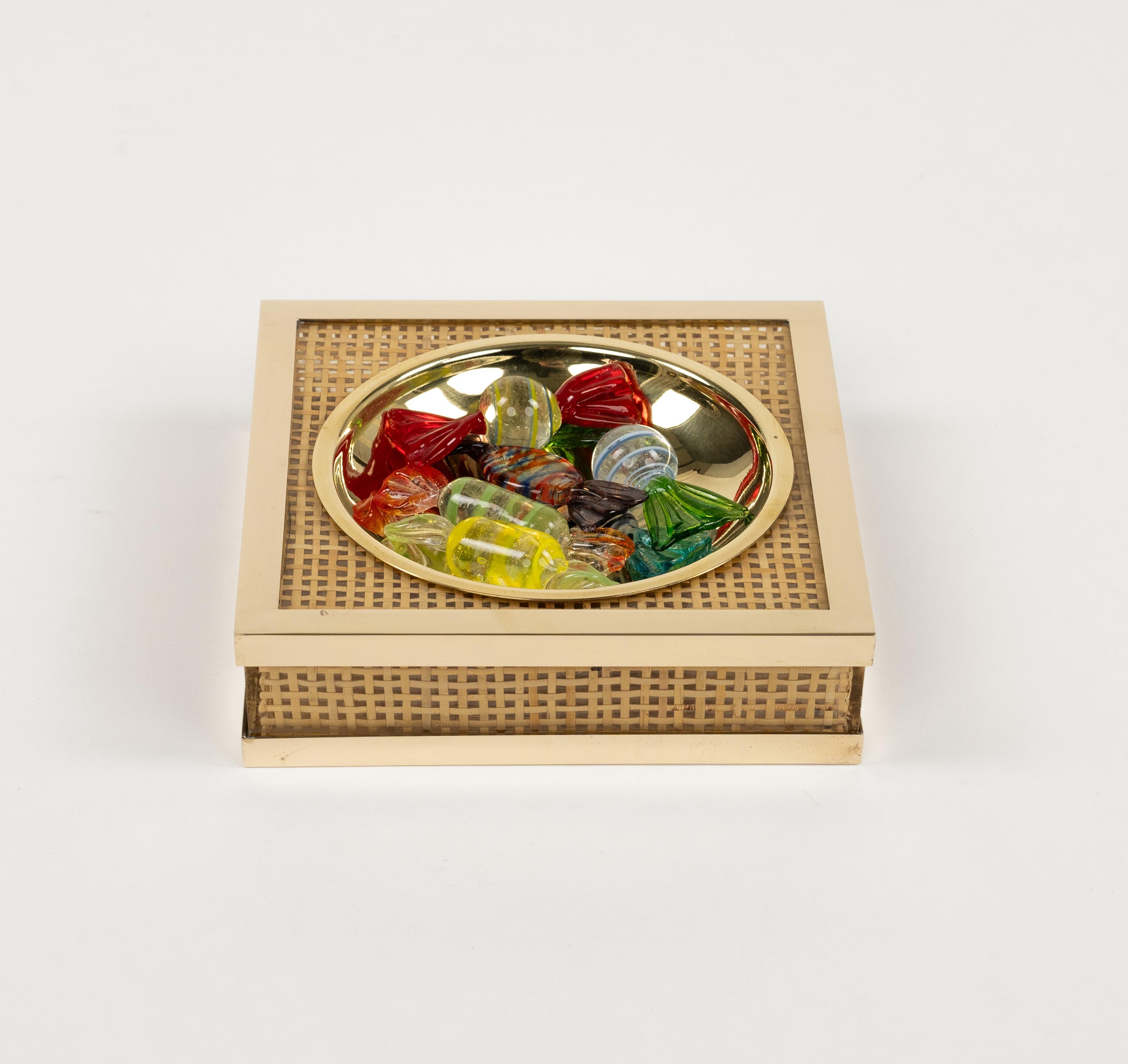Cendrier du milieu du siècle dernier en Lucite, osier et laiton de style Christian Dior, Italie 1970 en vente 6