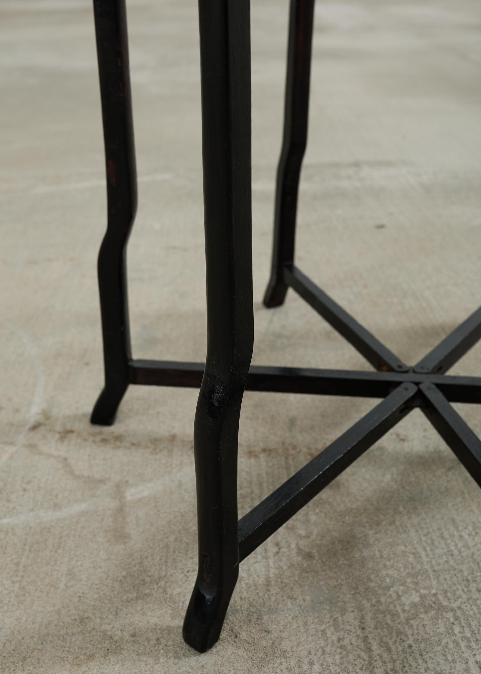 Bandeja asiática de latón de mediados de siglo Mesa para bebidas Soporte plegable hexagonal en venta 2