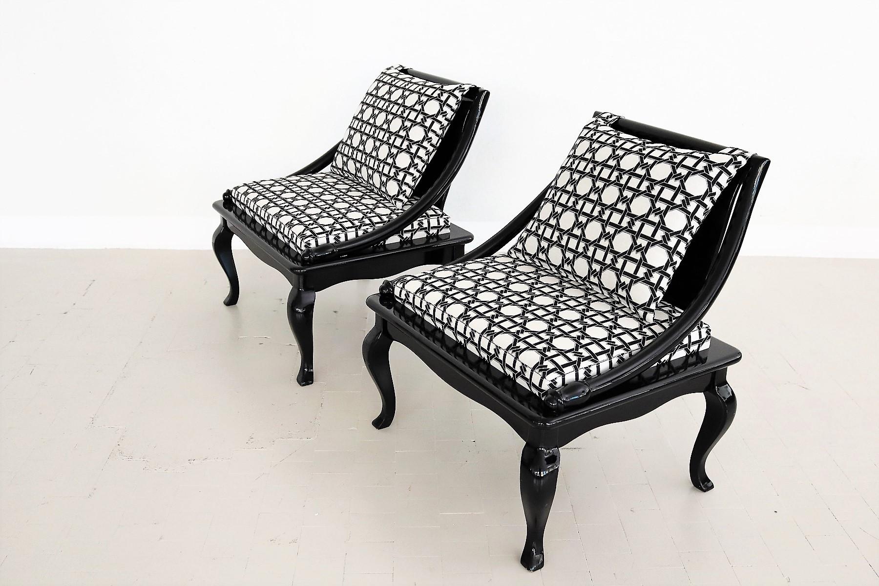 Midcentury Asian Side Chairs in Black Lacquer Wood and New Upholstery, 1970s For Sale 3