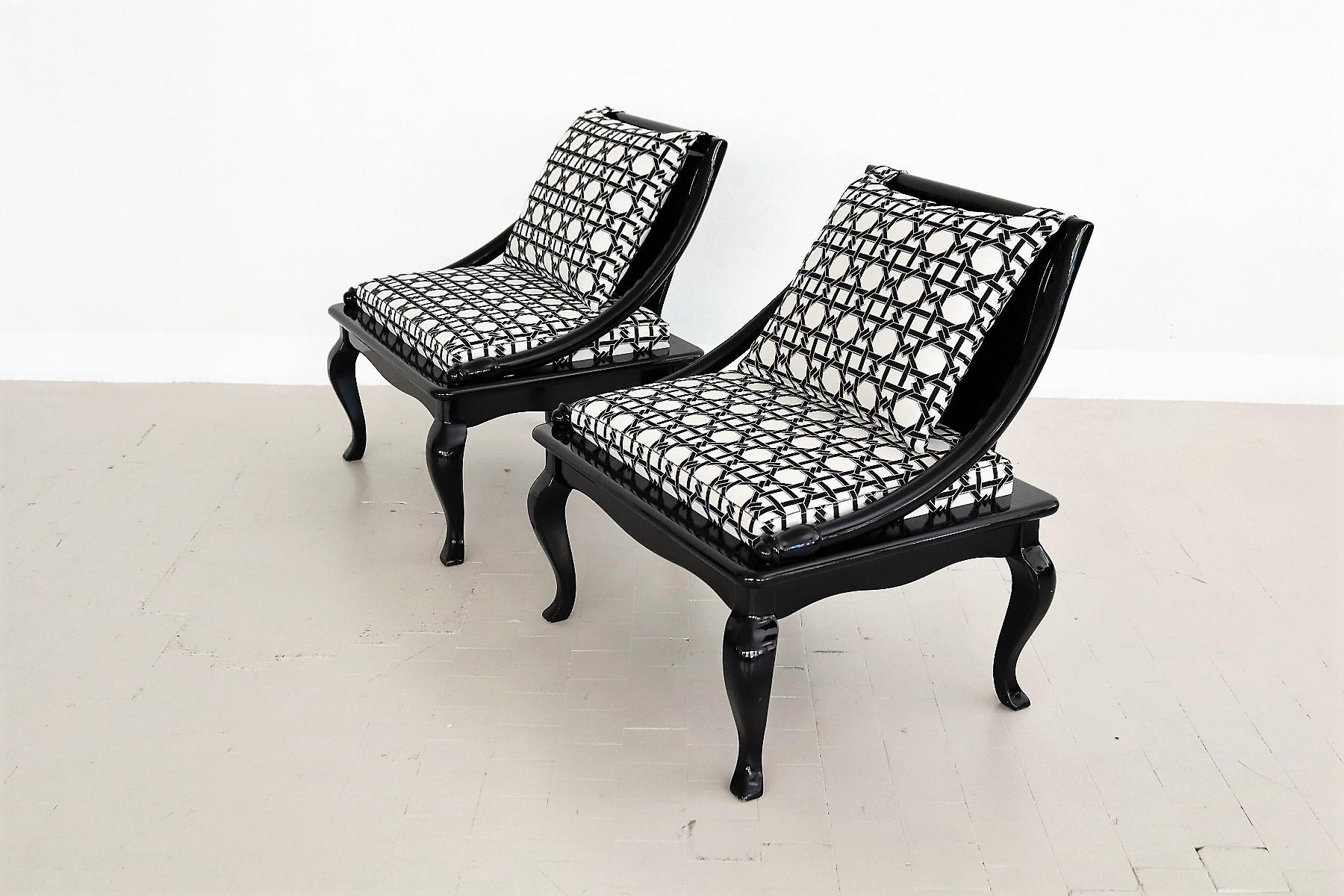 Midcentury Asian Side Chairs in Black Lacquer Wood and New Upholstery, 1970s For Sale 4