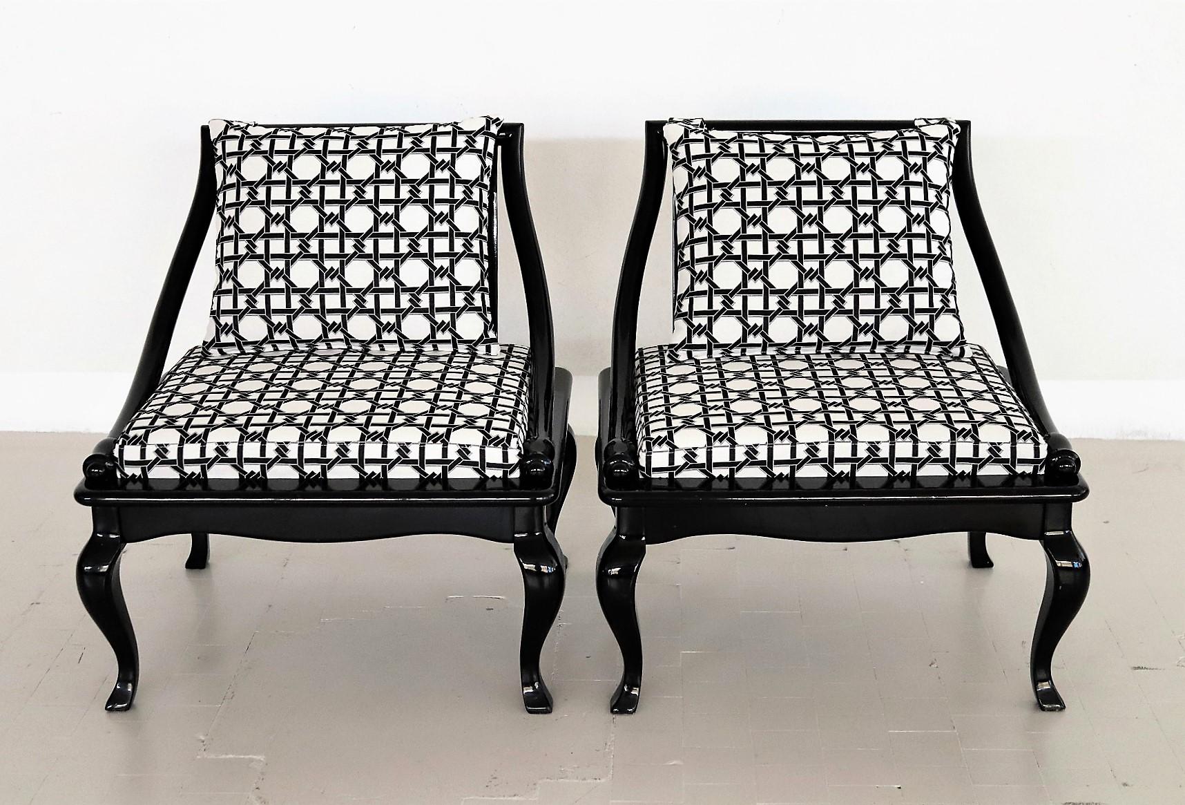 Midcentury Asian Side Chairs in Black Lacquer Wood and New Upholstery, 1970s For Sale 11