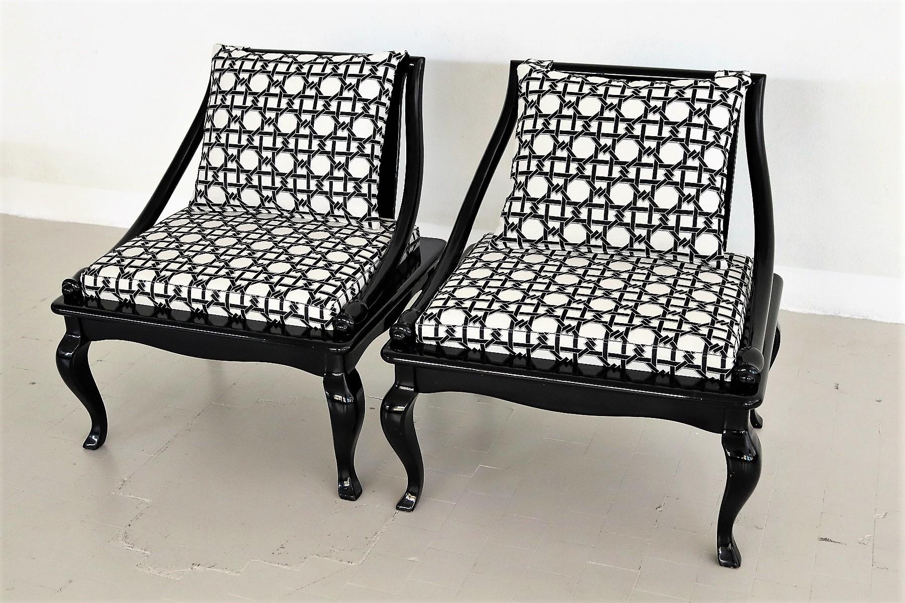 Chinoiserie Midcentury Asian Side Chairs in Black Lacquer Wood and New Upholstery, 1970s For Sale