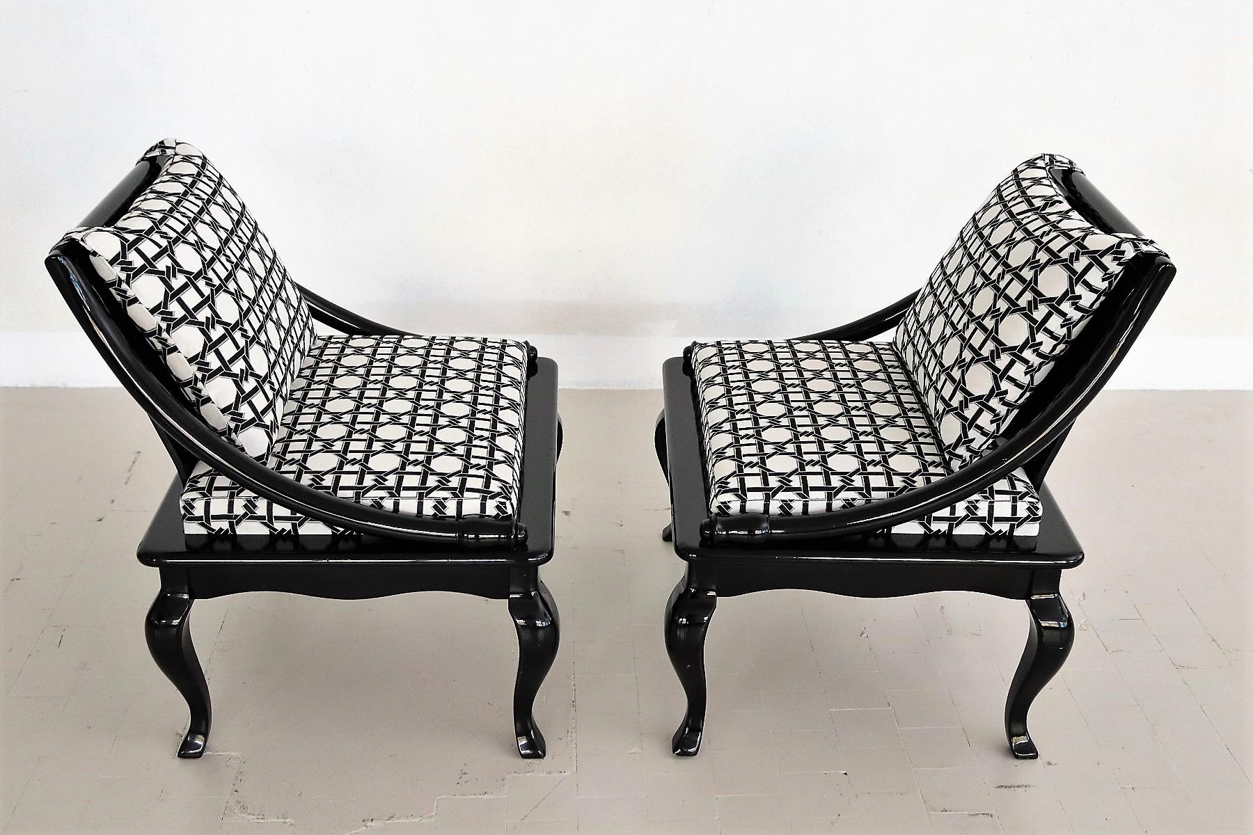 Midcentury Asian Side Chairs in Black Lacquer Wood and New Upholstery, 1970s In Good Condition For Sale In Morazzone, Varese