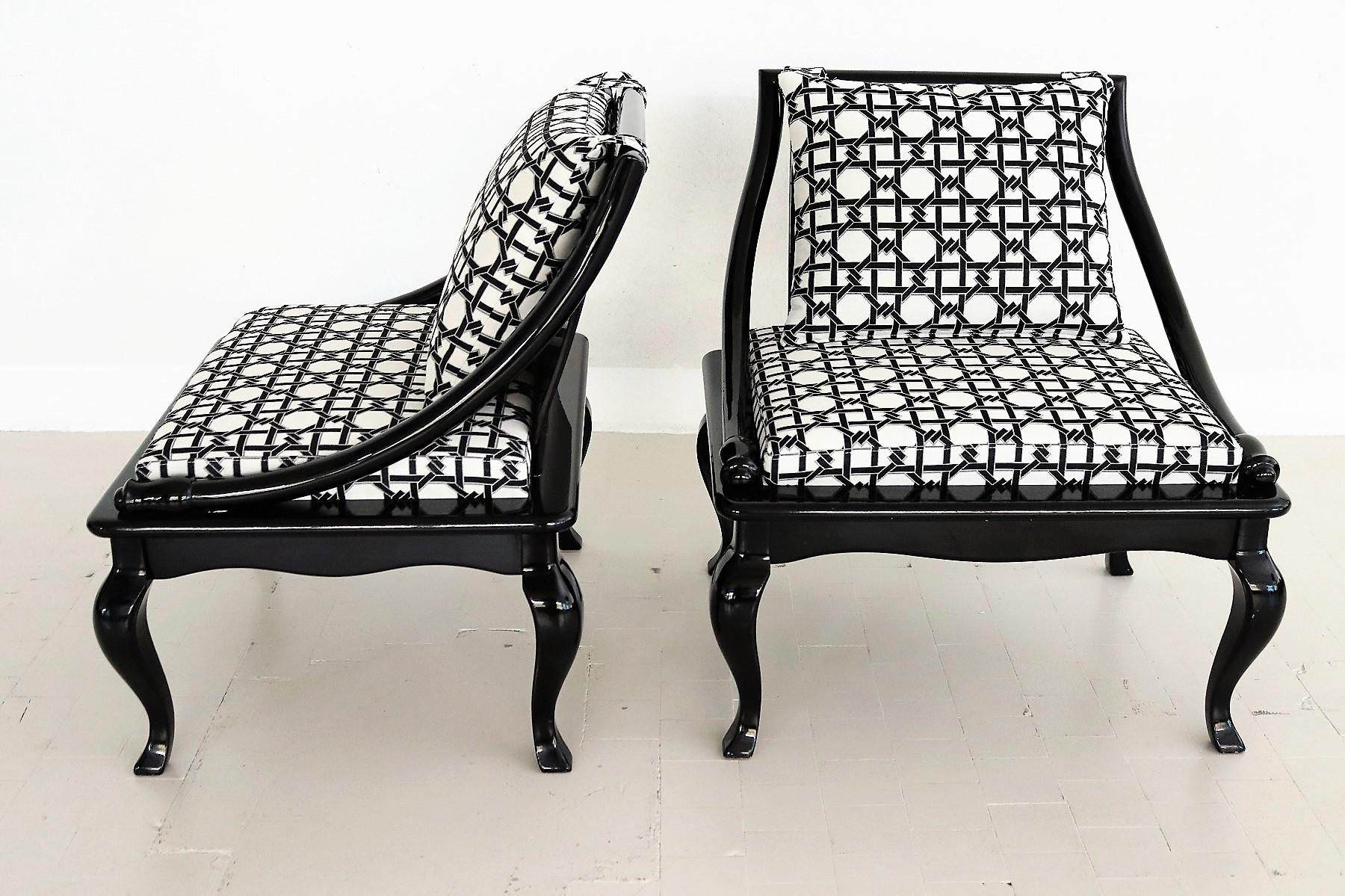 Midcentury Asian Side Chairs in Black Lacquer Wood and New Upholstery, 1970s For Sale 1