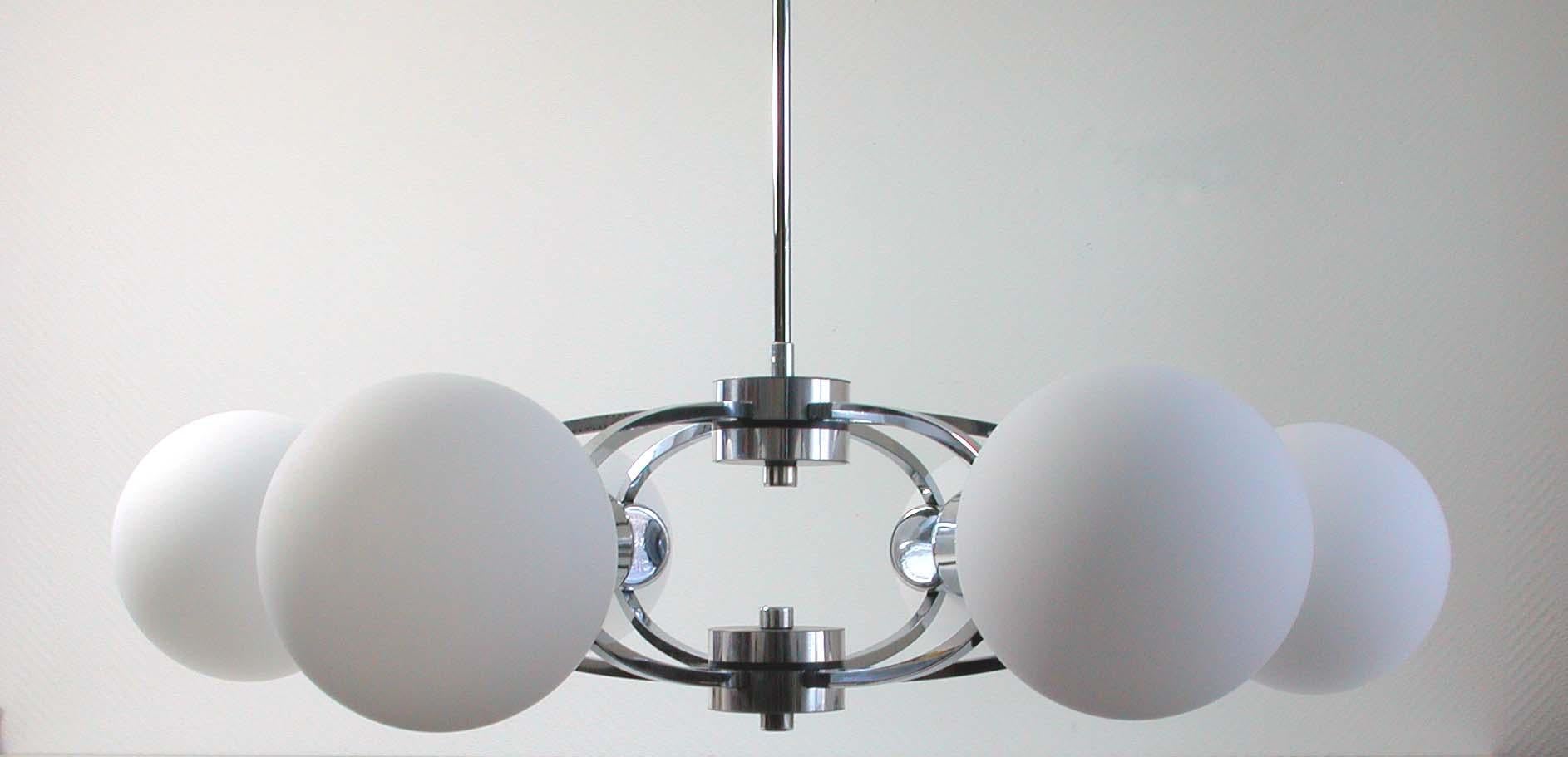 Mid-Century Modern Midcentury Atomic Sputnik Space Age Chrome Opaline Six-Light Chandelier, 1960s