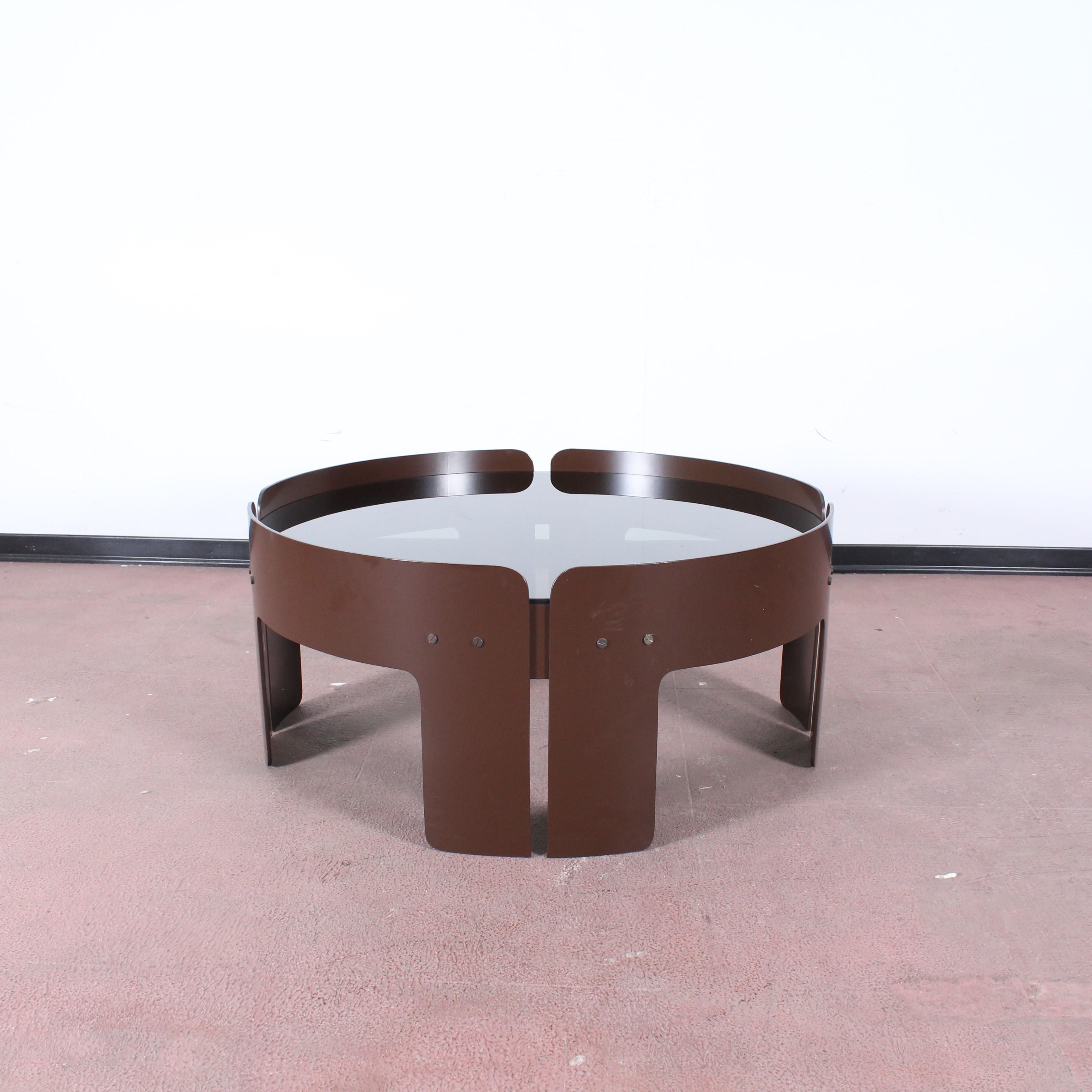 Italian Midcentury Attributed to Salocchi Round Brown Plastic Coffee Table, Italy, 1970s
