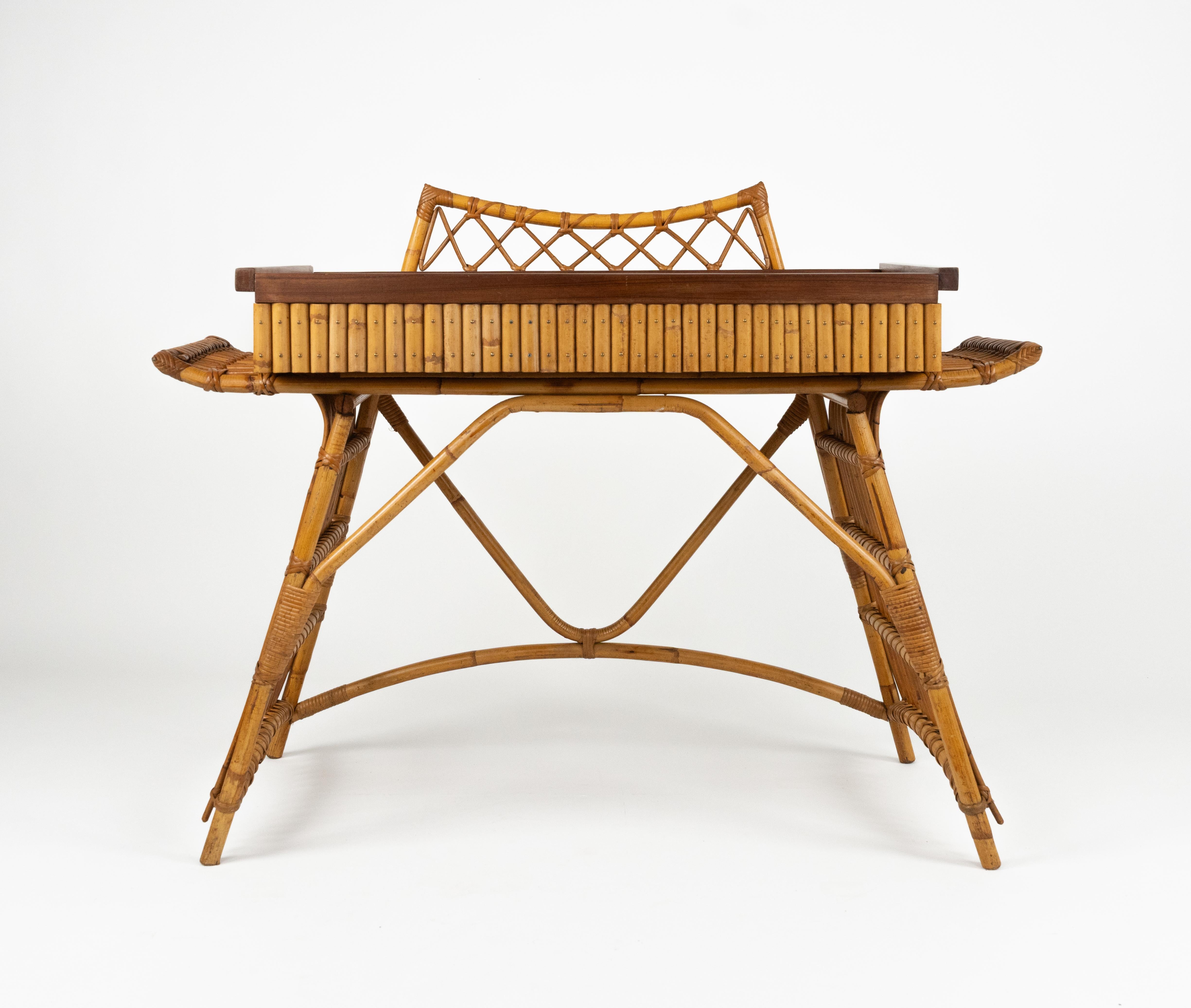 Midcentury amazing console table or desk table with sliding drawer in rattan, bamboo and wood in the style of Adrien Audoux and Frida Minnet.

Made in Italy in the 1960s.


