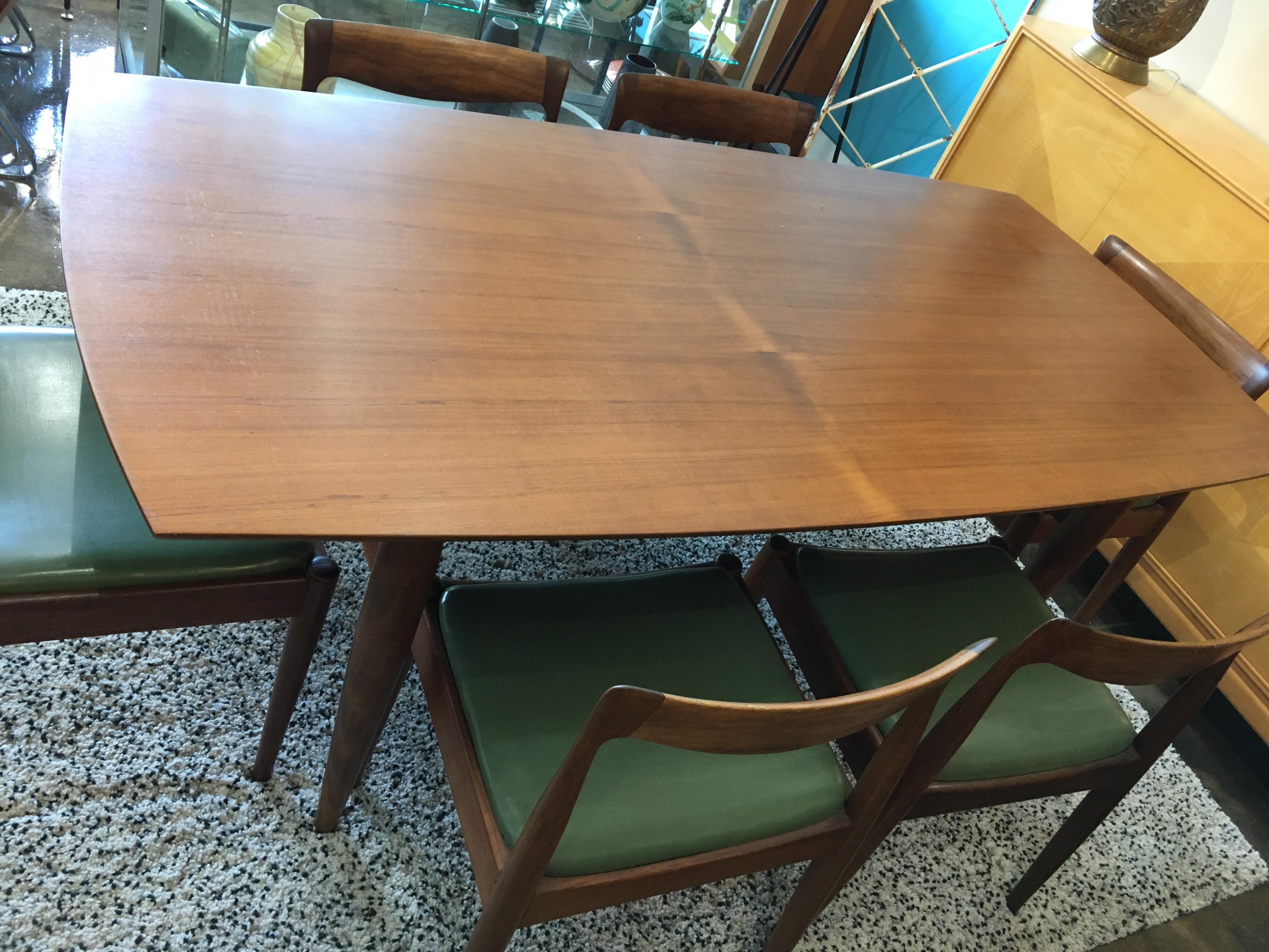 Midcentury Australian Blackwood Dining Suite by Danish Deluxe, circa 1960s In Good Condition For Sale In Melbourne, AU