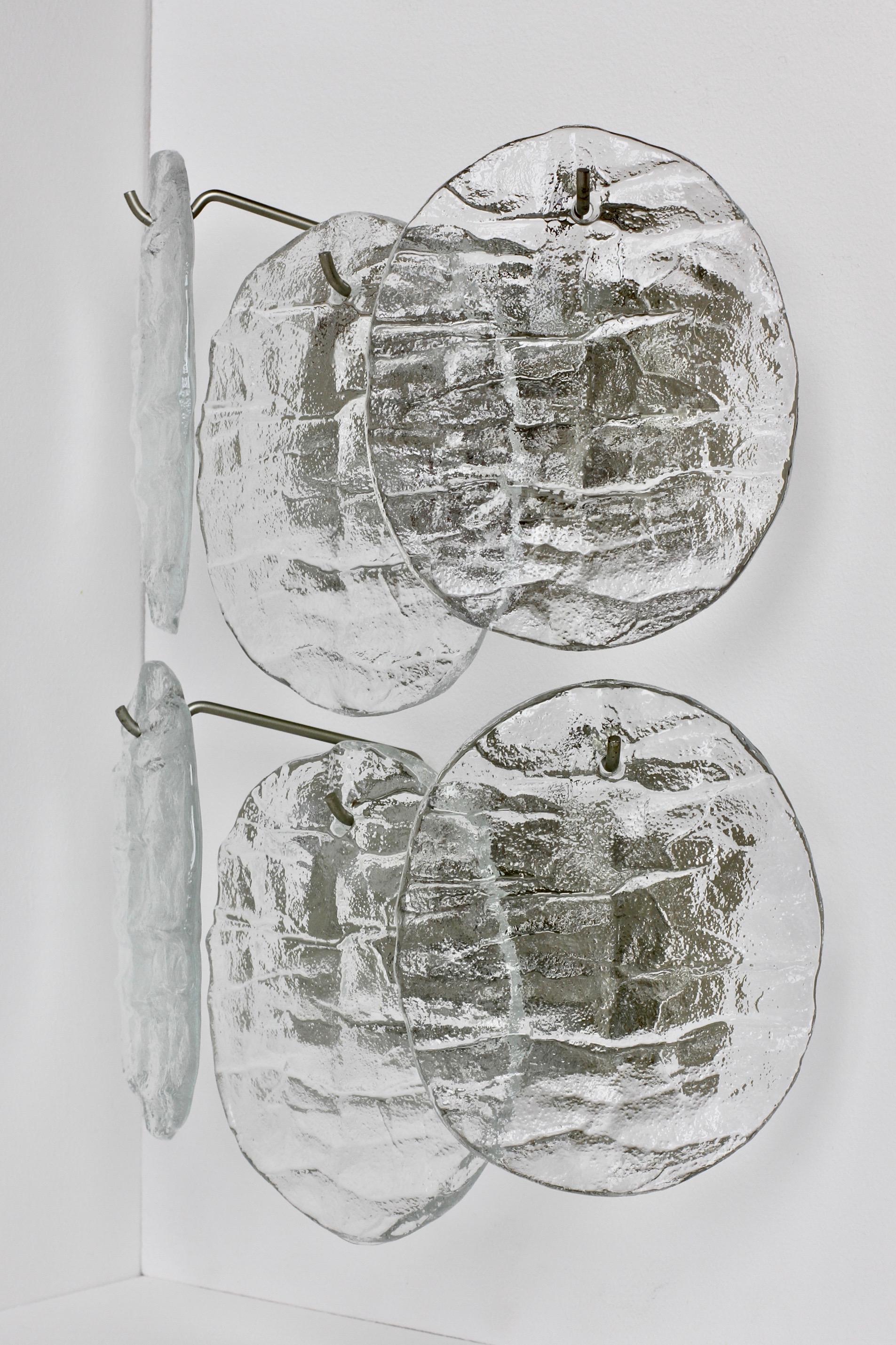 Paire d'appliques murales / appliques autrichiennes mi-siècle en verre de glace Kalmar des années 1960 en vente 1