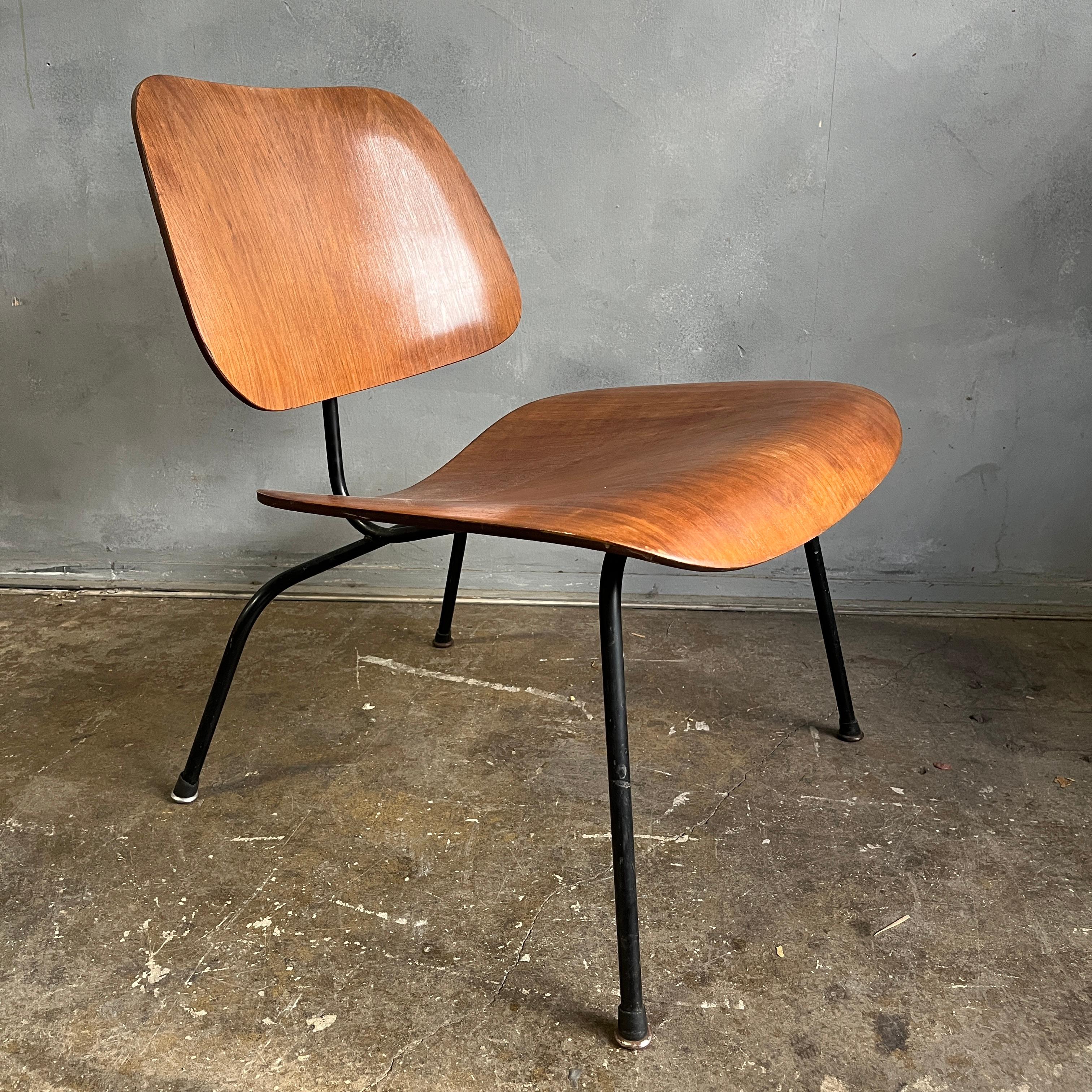 Midcentury Authentic Eames LCM Lounge Chair in Walnut 3
