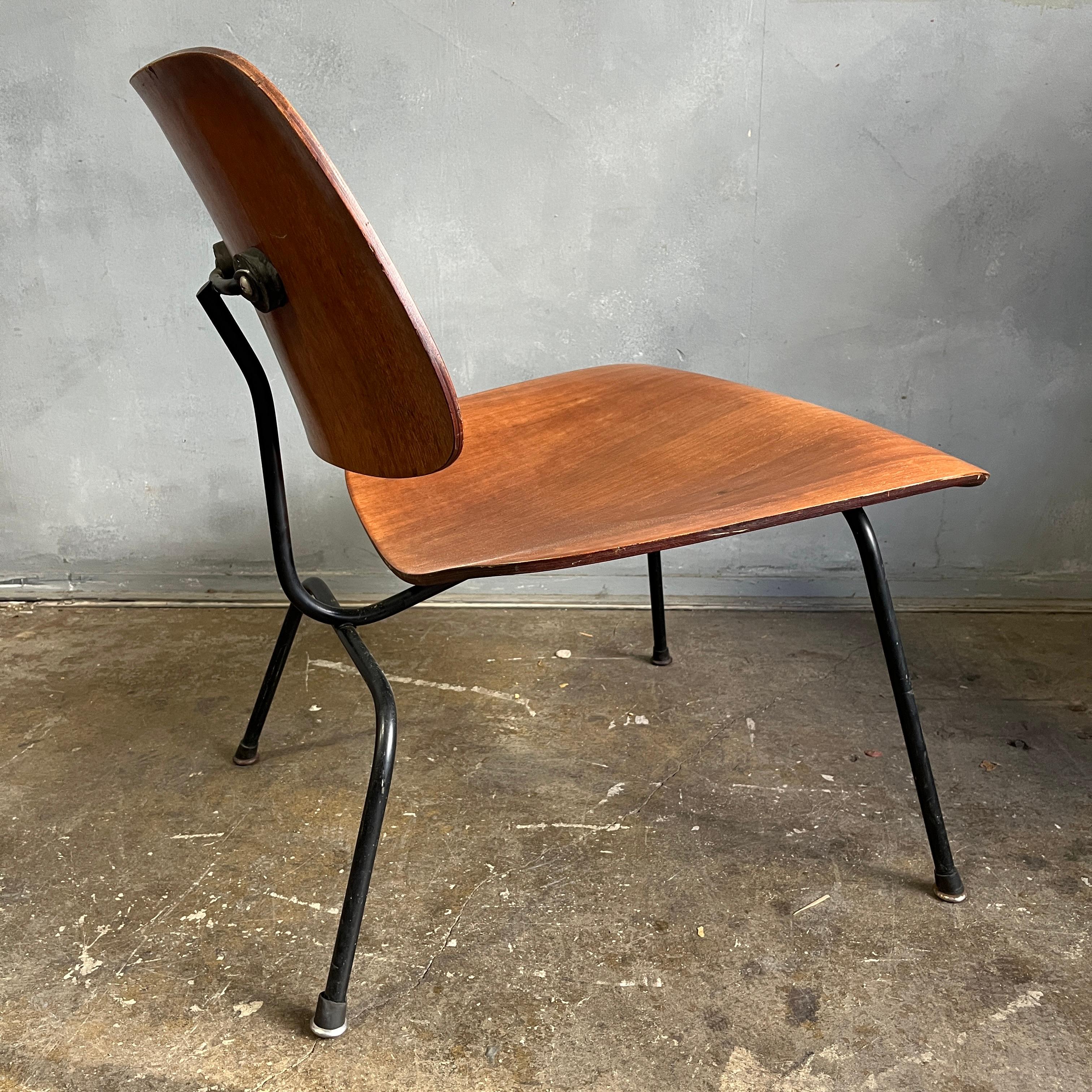 Midcentury Authentic Eames LCM Lounge Chair in Walnut 2