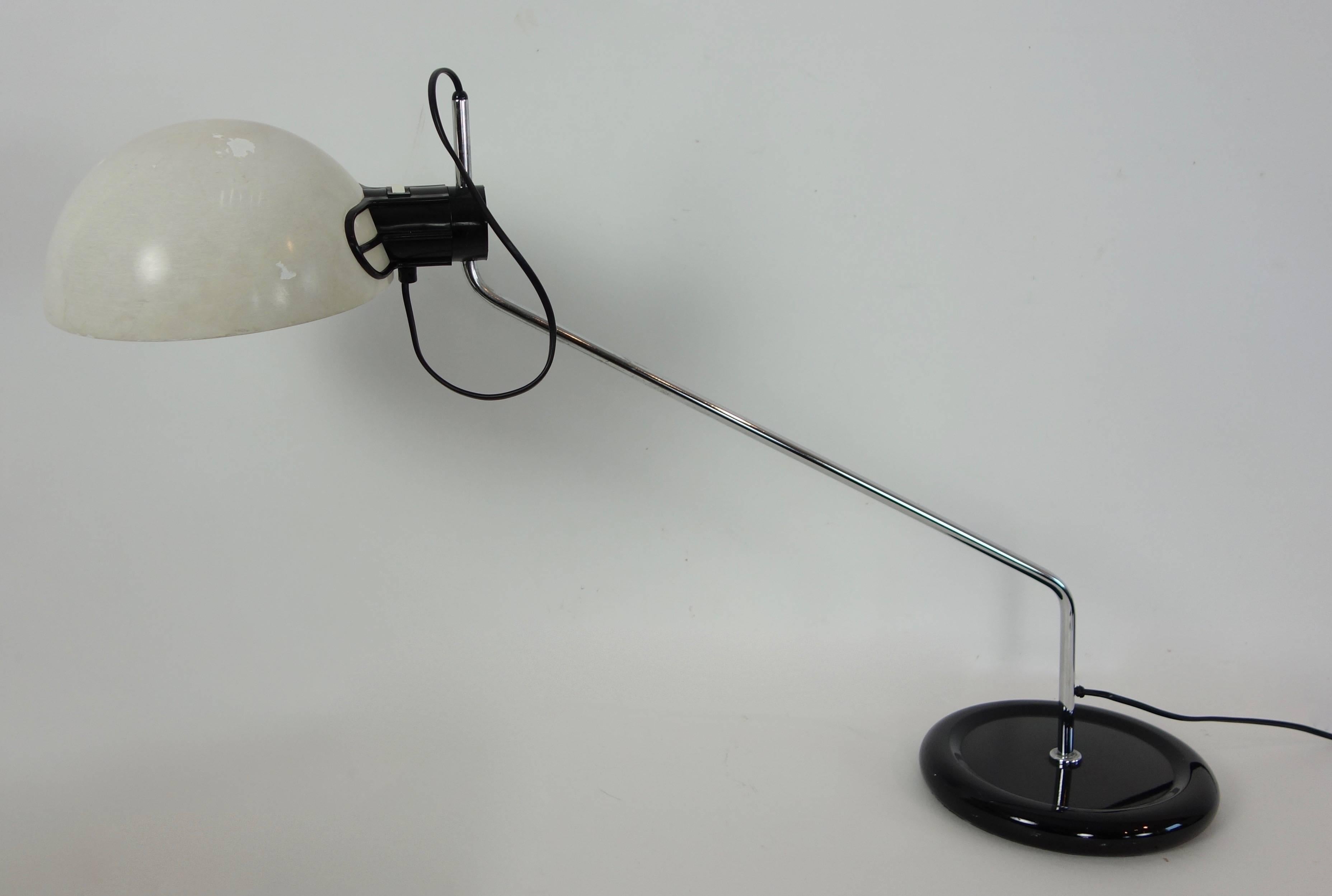 This is a midcentury articulating desk lamp with bakelite shade and black enameled steel base. The chrome arm of the lamp swivels and the bakelite shade also articulates.
