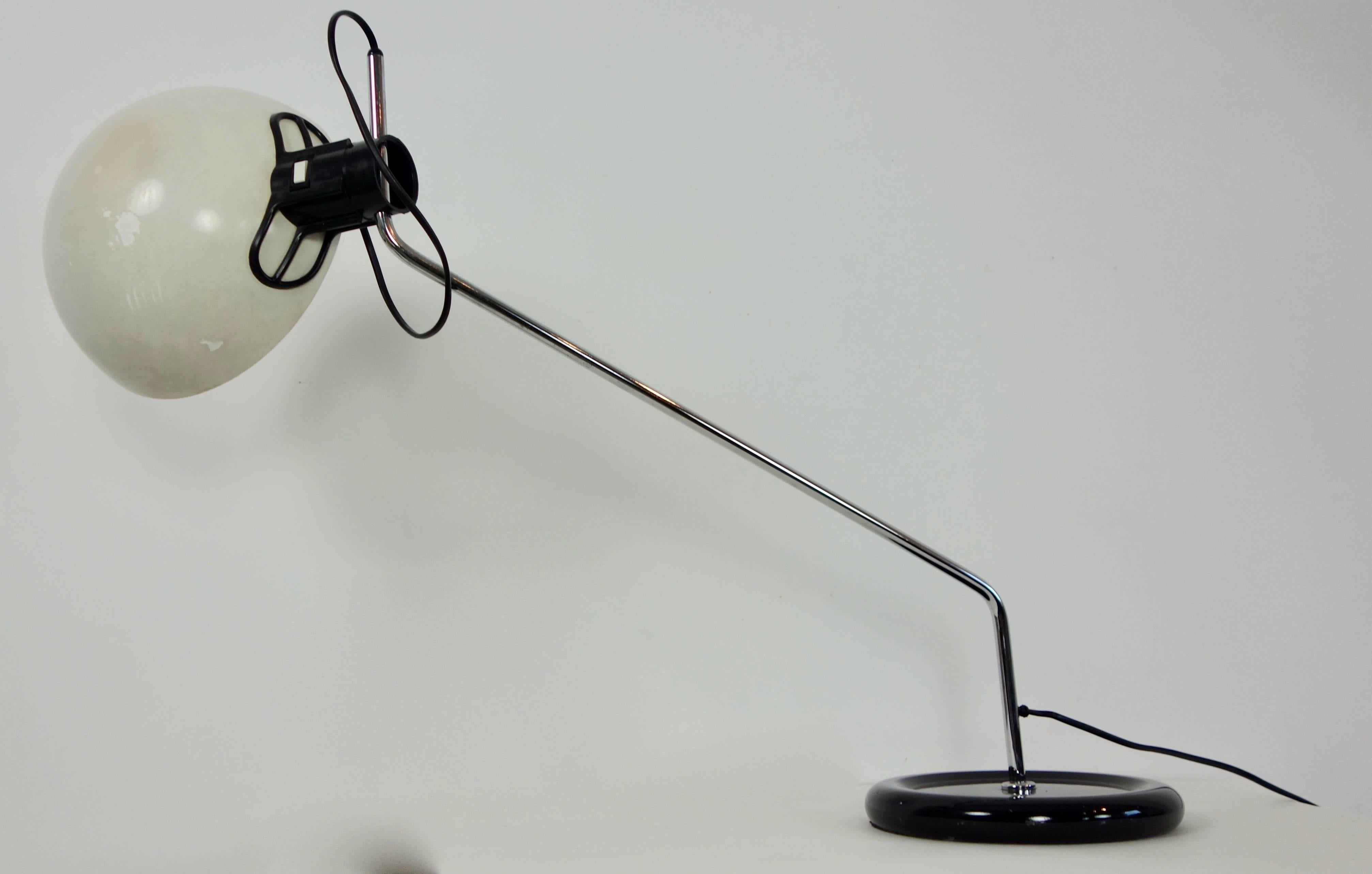 Italian Midcentury Bakelite and Enameled Steel Desk Lamp