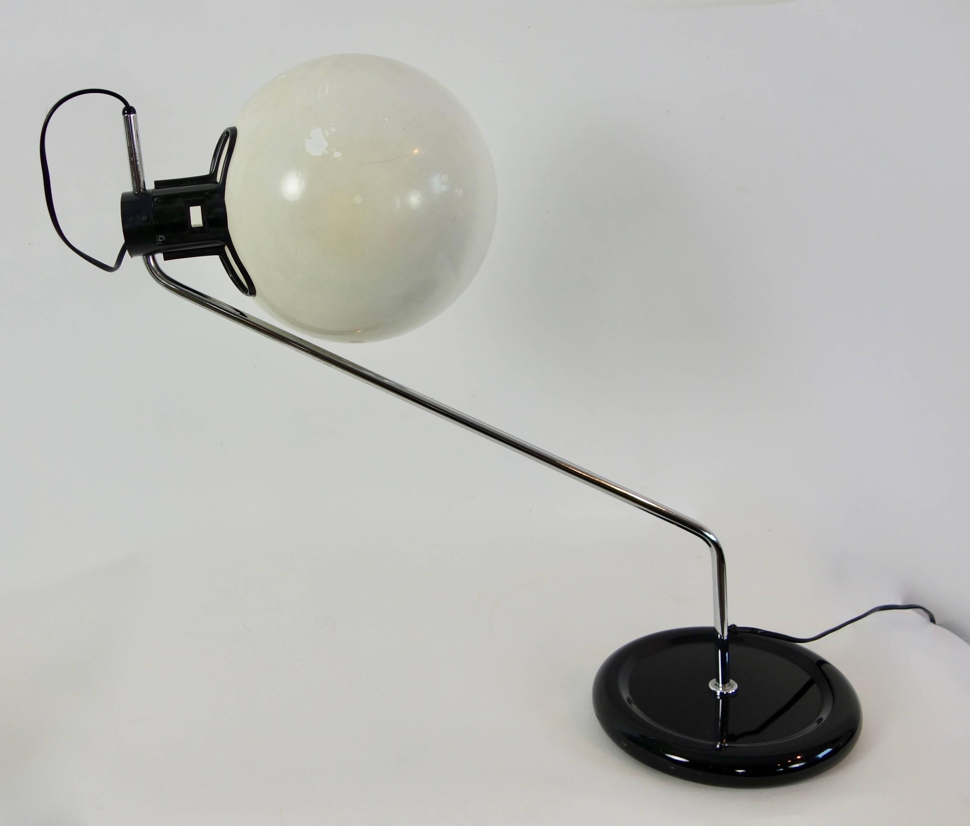 20th Century Midcentury Bakelite and Enameled Steel Desk Lamp