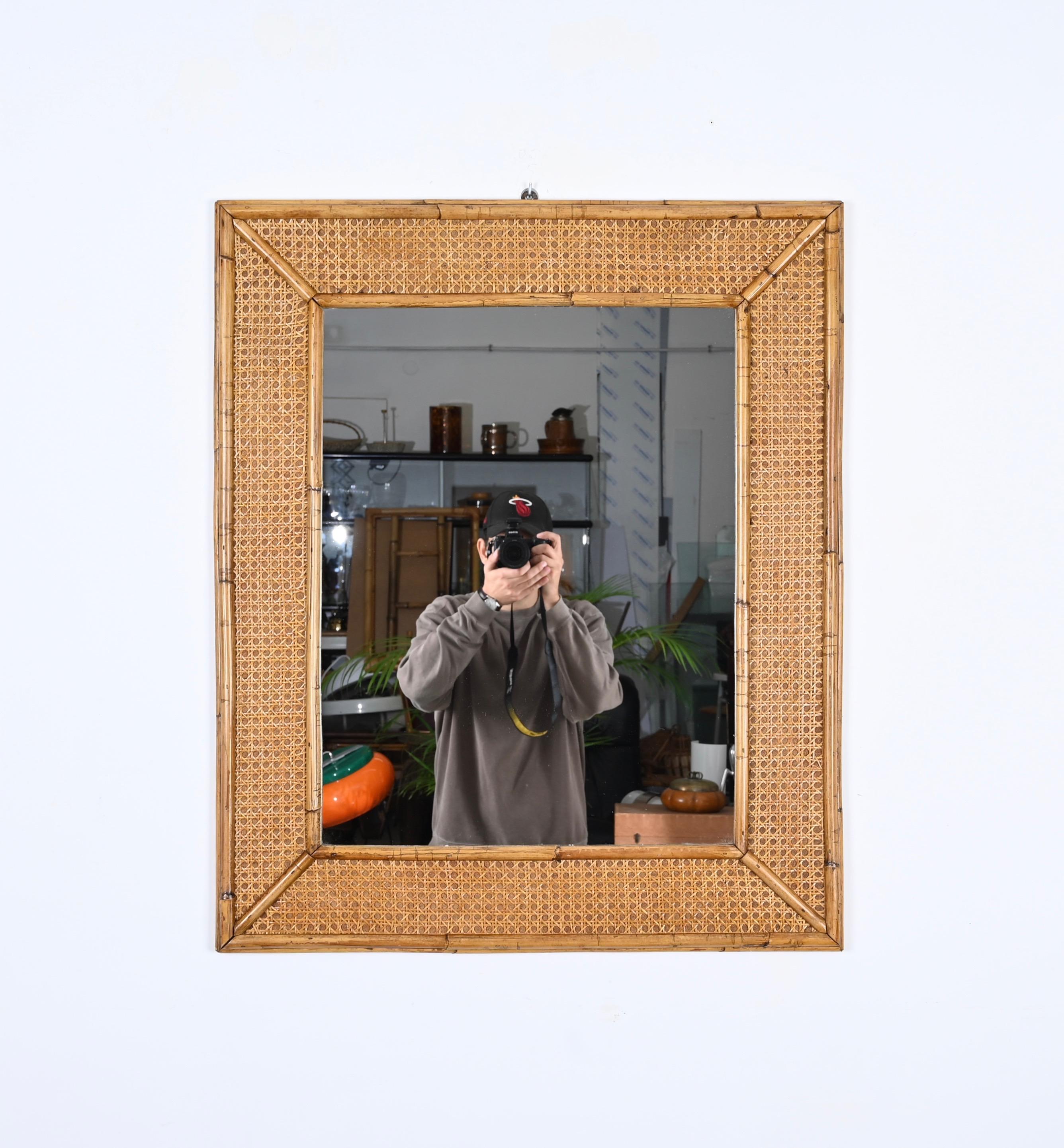 Rechteckiger italienischer Spiegel aus Bambus und handgeflochtenem Weidengeflecht aus der Mitte des Jahrhunderts, 1970er Jahre im Angebot 3