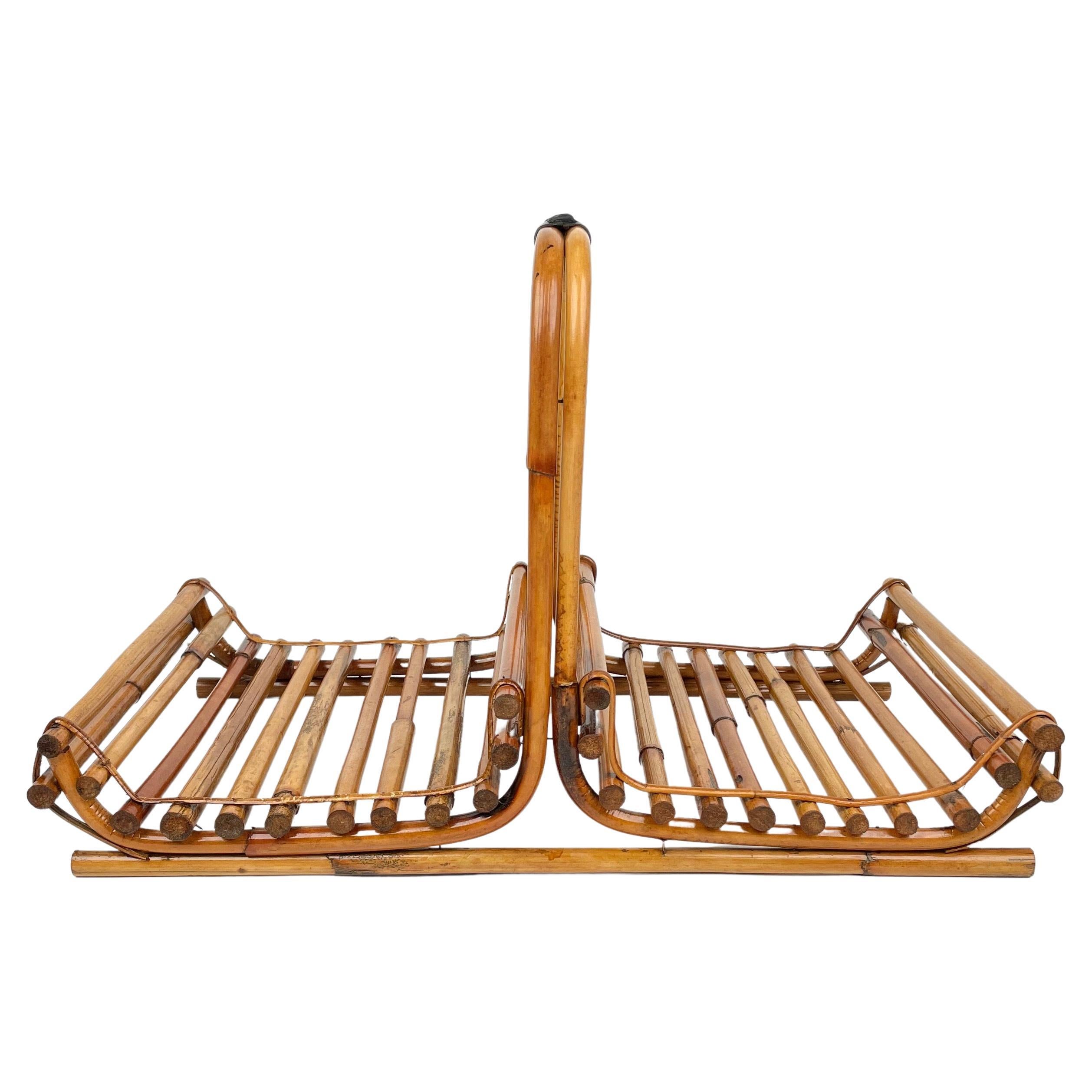 Elegant big magazine rack in bamboo with handle with leather details. 

Made in Italy in the 1960s.