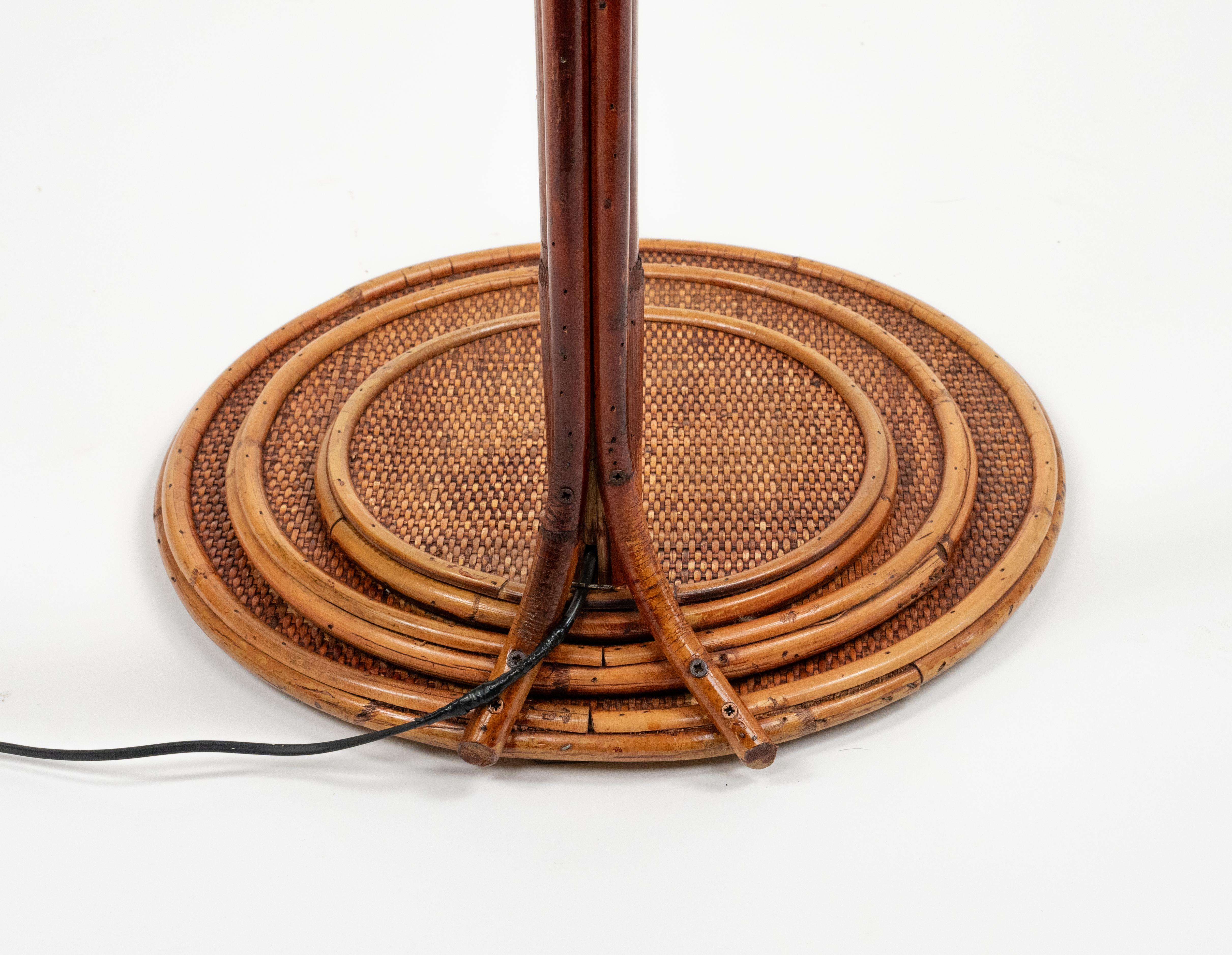 Lampada da terra ad arco in bambù e rattan del Medioevo Vivai del Sud, Italia anni '70 in vendita 10