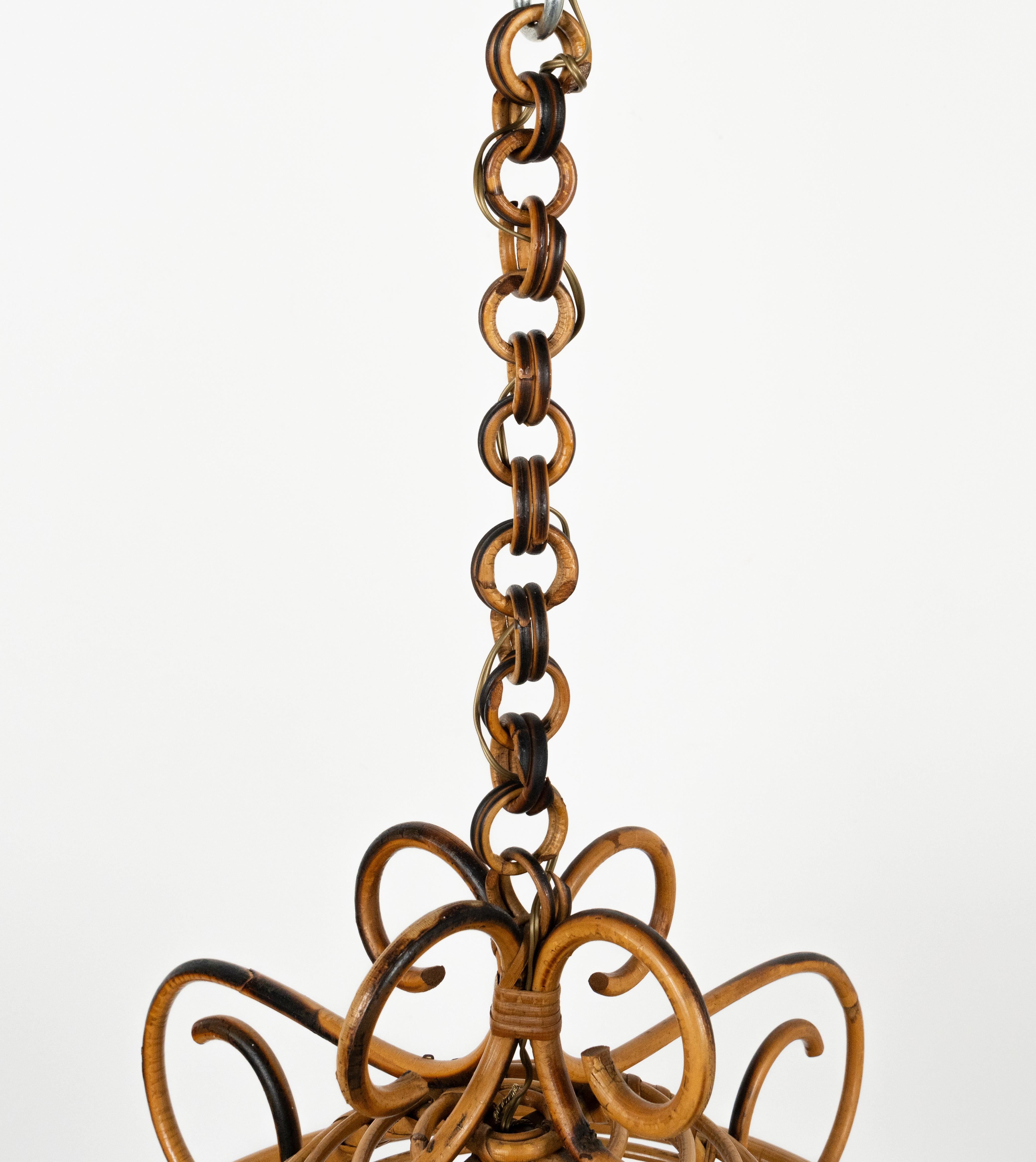 Araña de bambú y ratán de mediados de siglo Estilo Louis Sognot, Italia Años 60 en venta 2