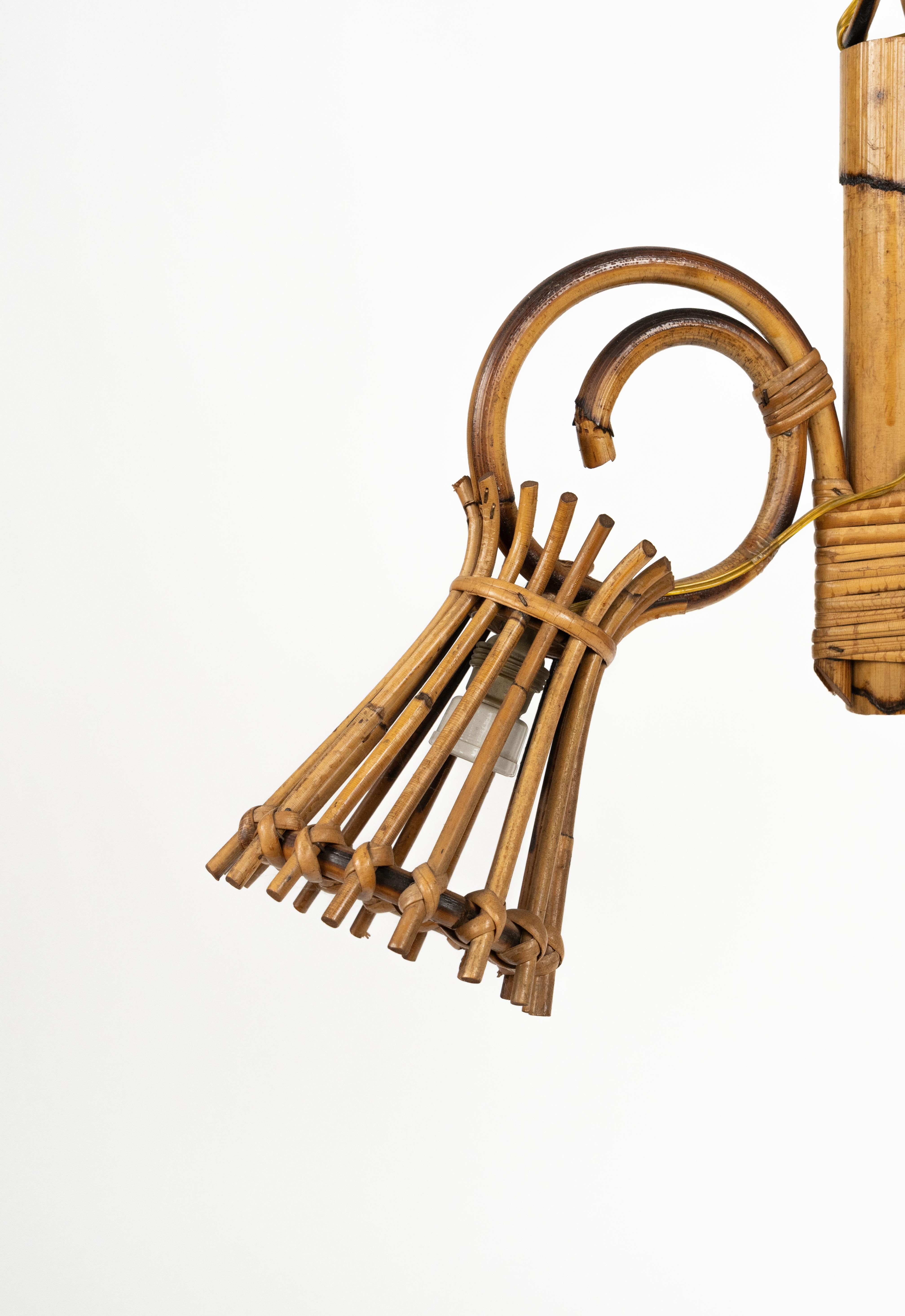 Metà XX secolo Lampadario in bambù e rattan del Medioevo in stile Louis Sognot, Italia 1960 in vendita