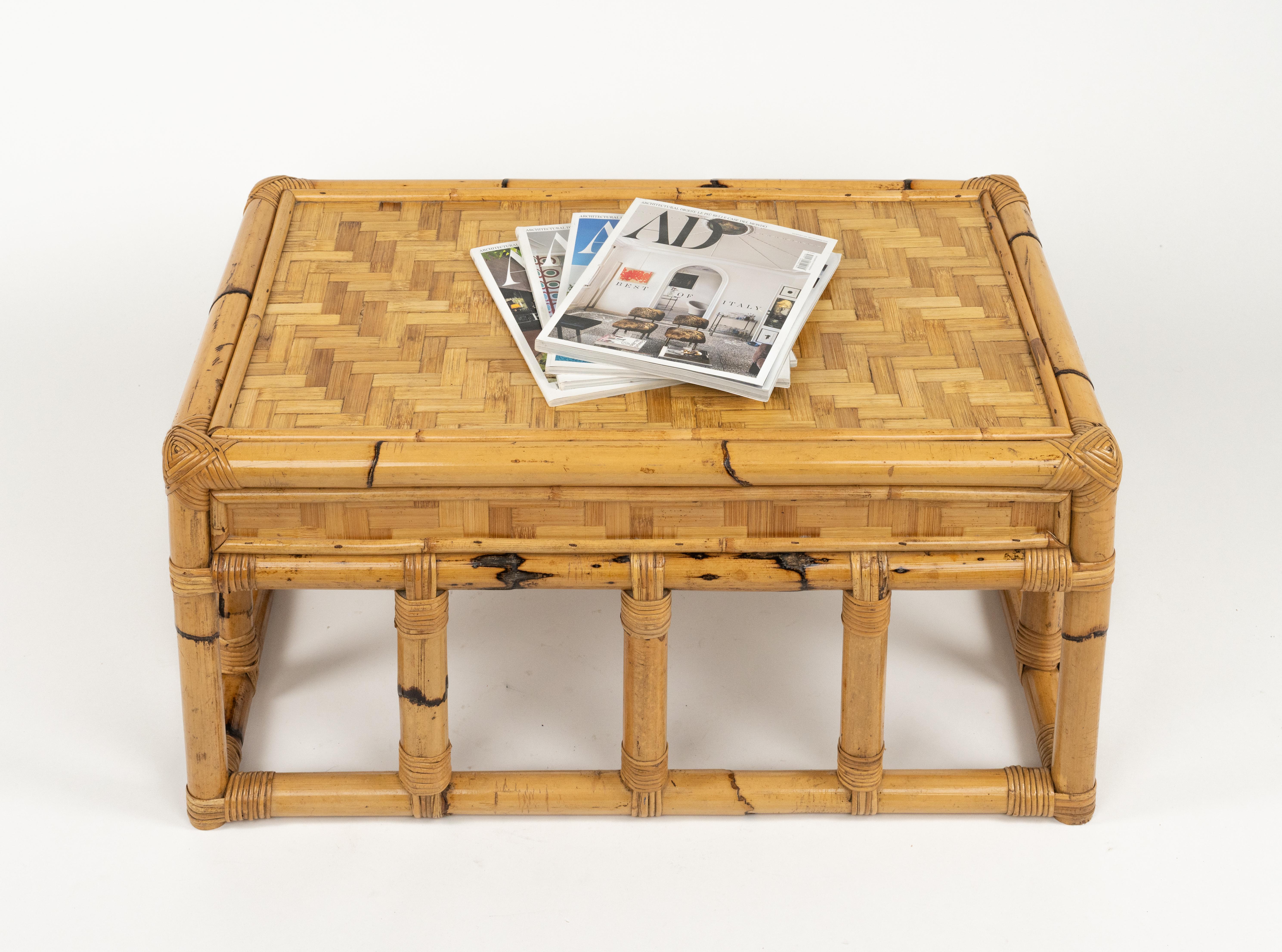 Table basse du milieu du siècle dernier en bambou et rotin style Vivai Del Sud, Italie 1970 en vente 4