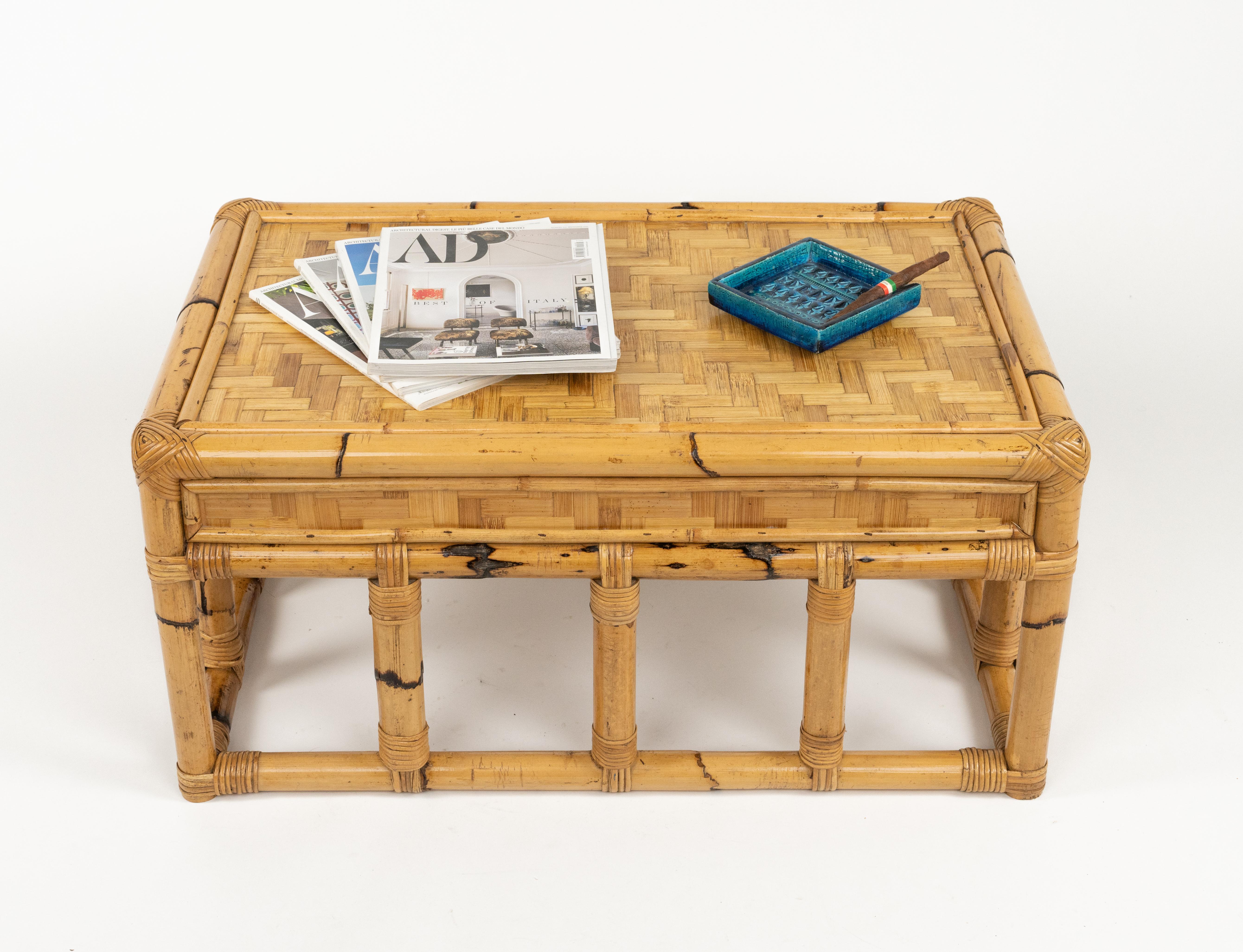 Table basse du milieu du siècle dernier en bambou et rotin style Vivai Del Sud, Italie 1970 en vente 5