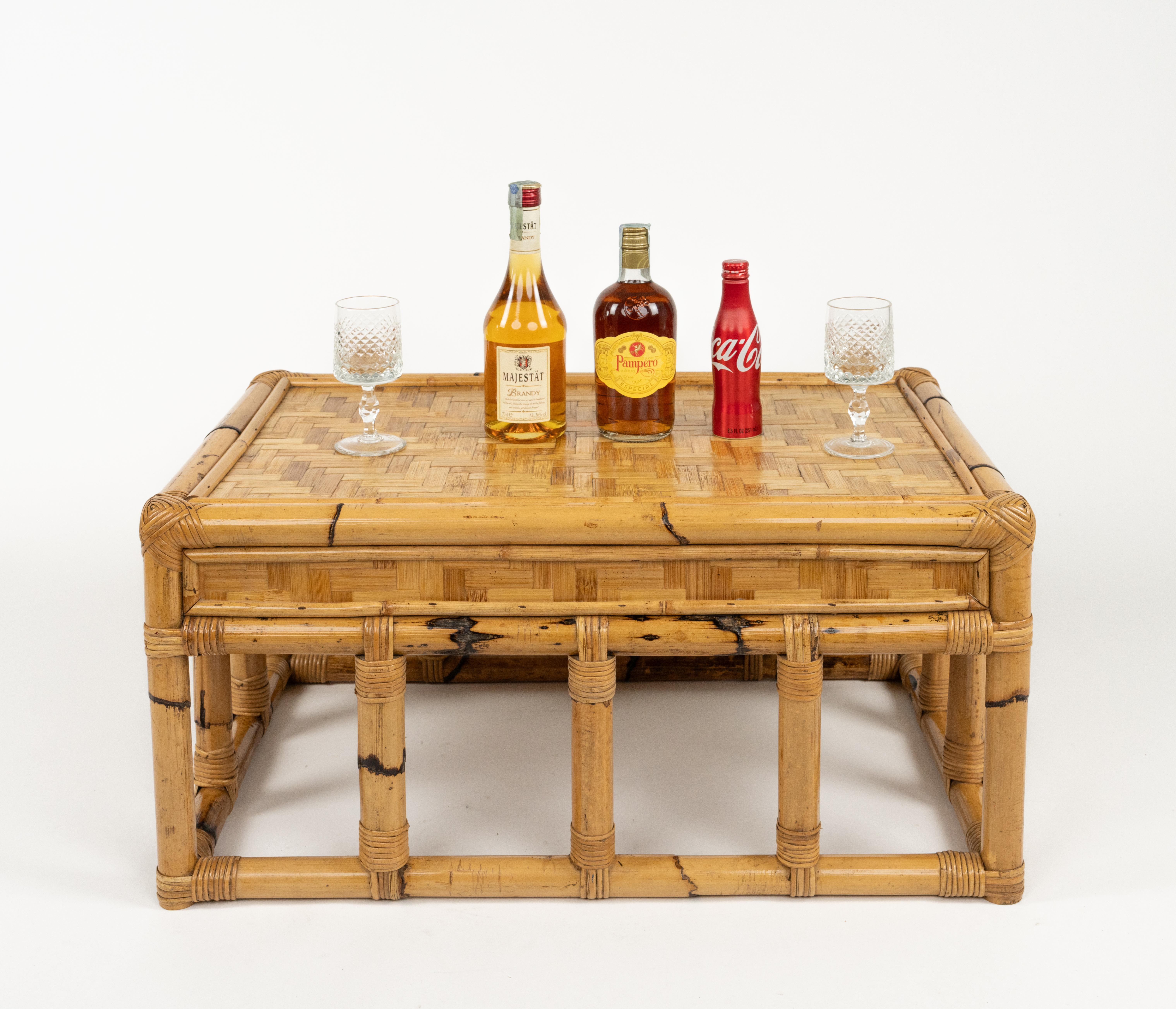 Table basse du milieu du siècle dernier en bambou et rotin style Vivai Del Sud, Italie 1970 en vente 6