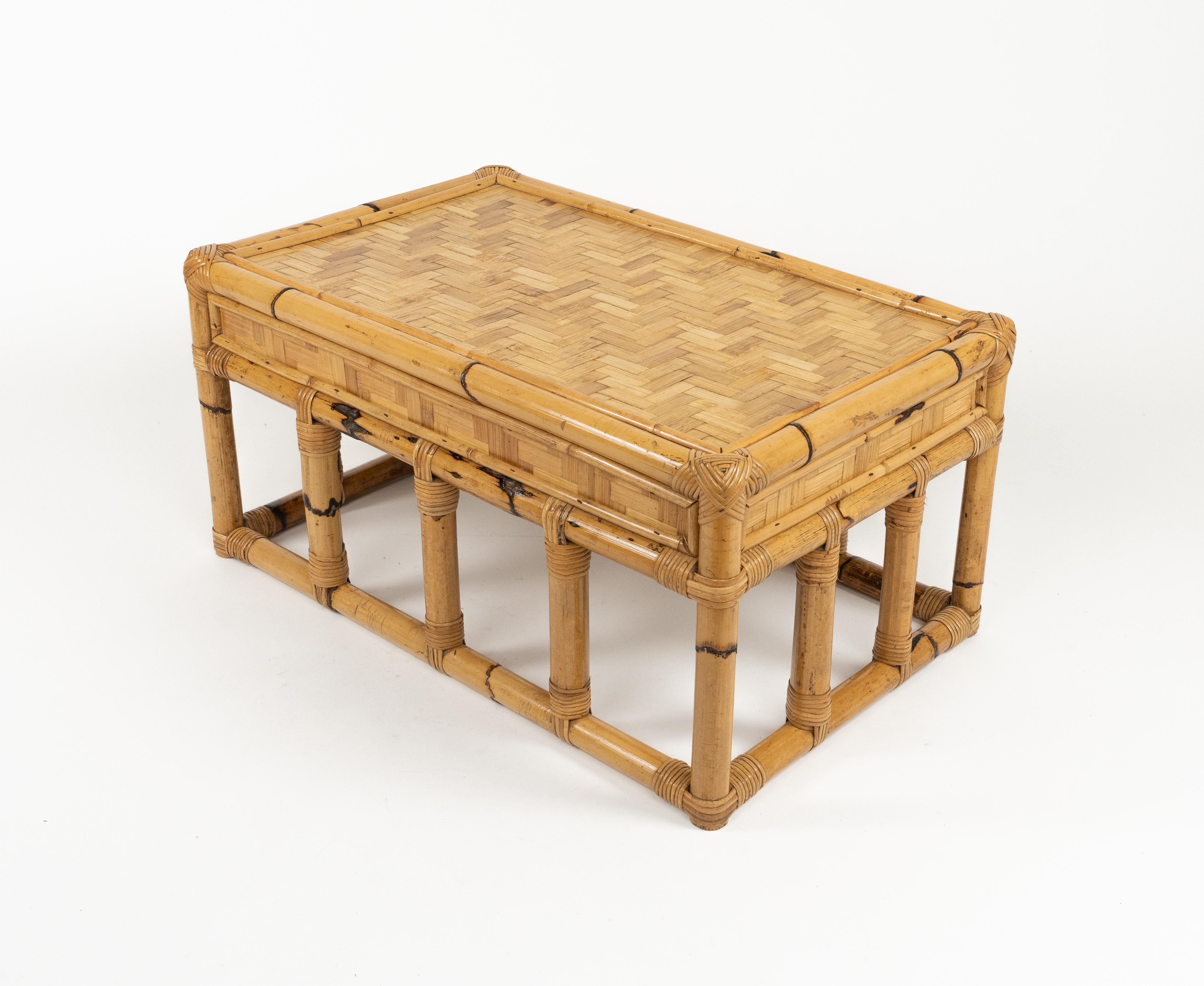Table basse du milieu du siècle dernier en bambou et rotin style Vivai Del Sud, Italie 1970 en vente 7